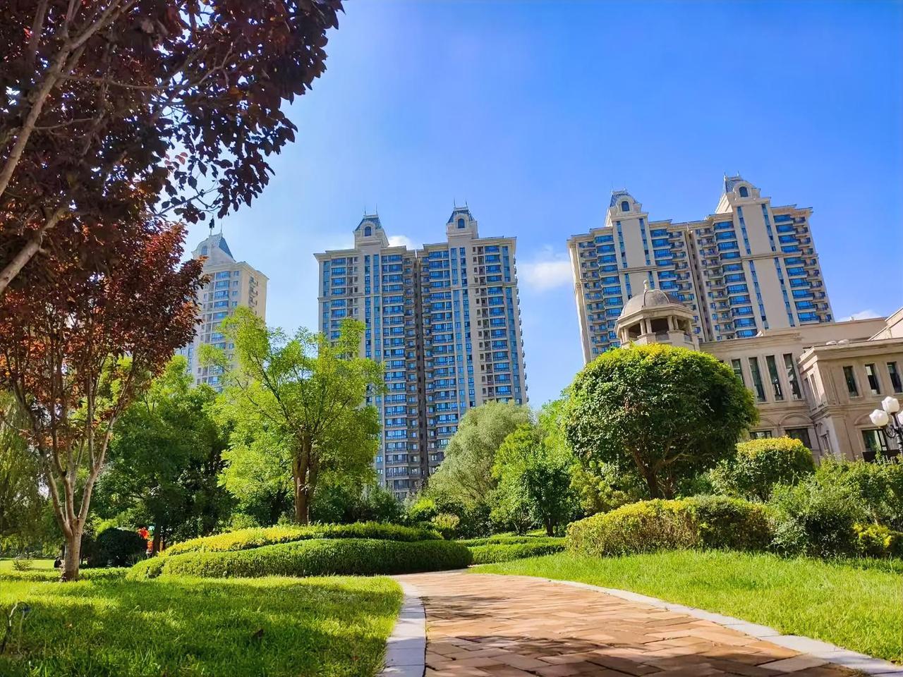 不知道你有没有发现，身边那些混得稳、过得顺、还能悄悄搞成事的人，都有一个共同特点