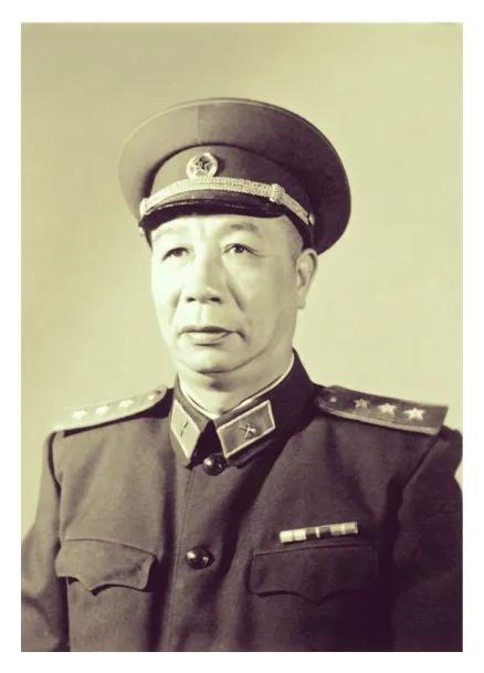 陈士榘，参谋上将、攻坚上将、性格上将？

陈士榘，是秋收起义中成长起来的我军高级