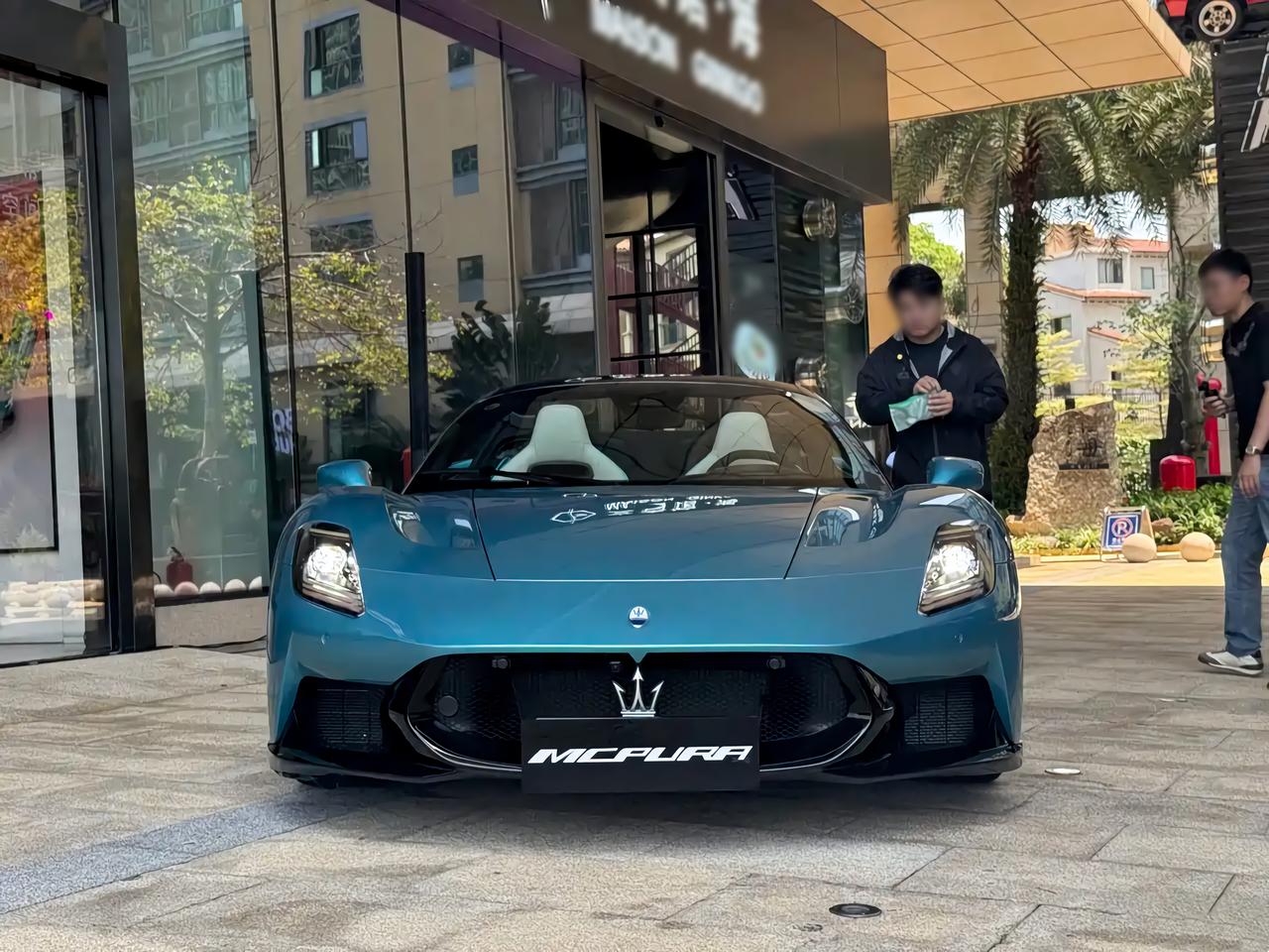 说实话，MCPura这次亮相打动我的，不只是蝴蝶门，还有那套轮毂撑出来的感觉，配