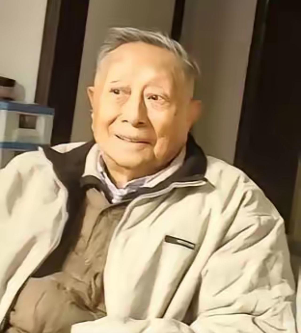 1942年，一名伪军师长派人送给粟裕两包烟，粟裕疑惑地拆开烟盒一看，里面竟藏了一