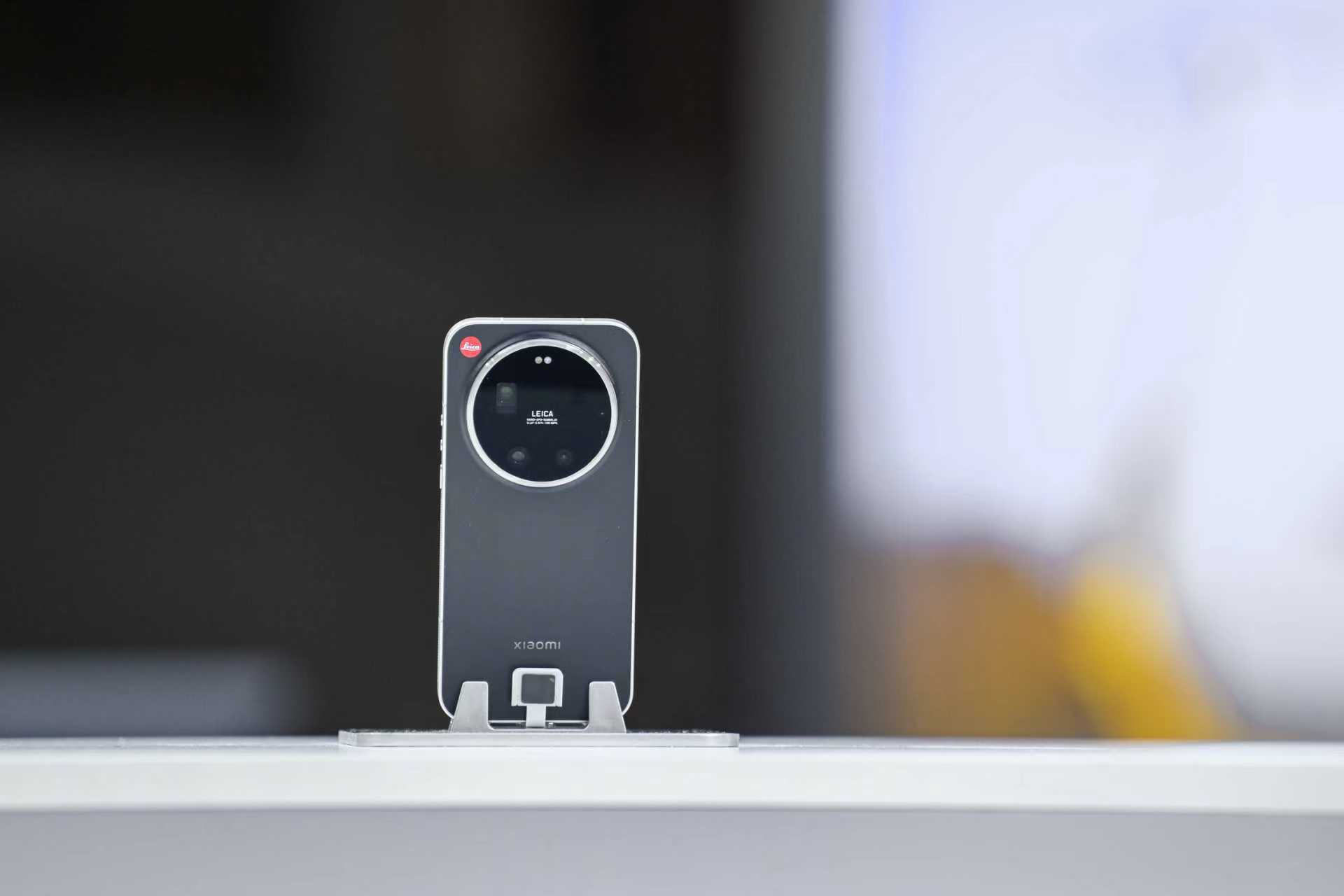 小米 17 Ultra 这次海外定价直接超越 iPhone 17 Pro Max