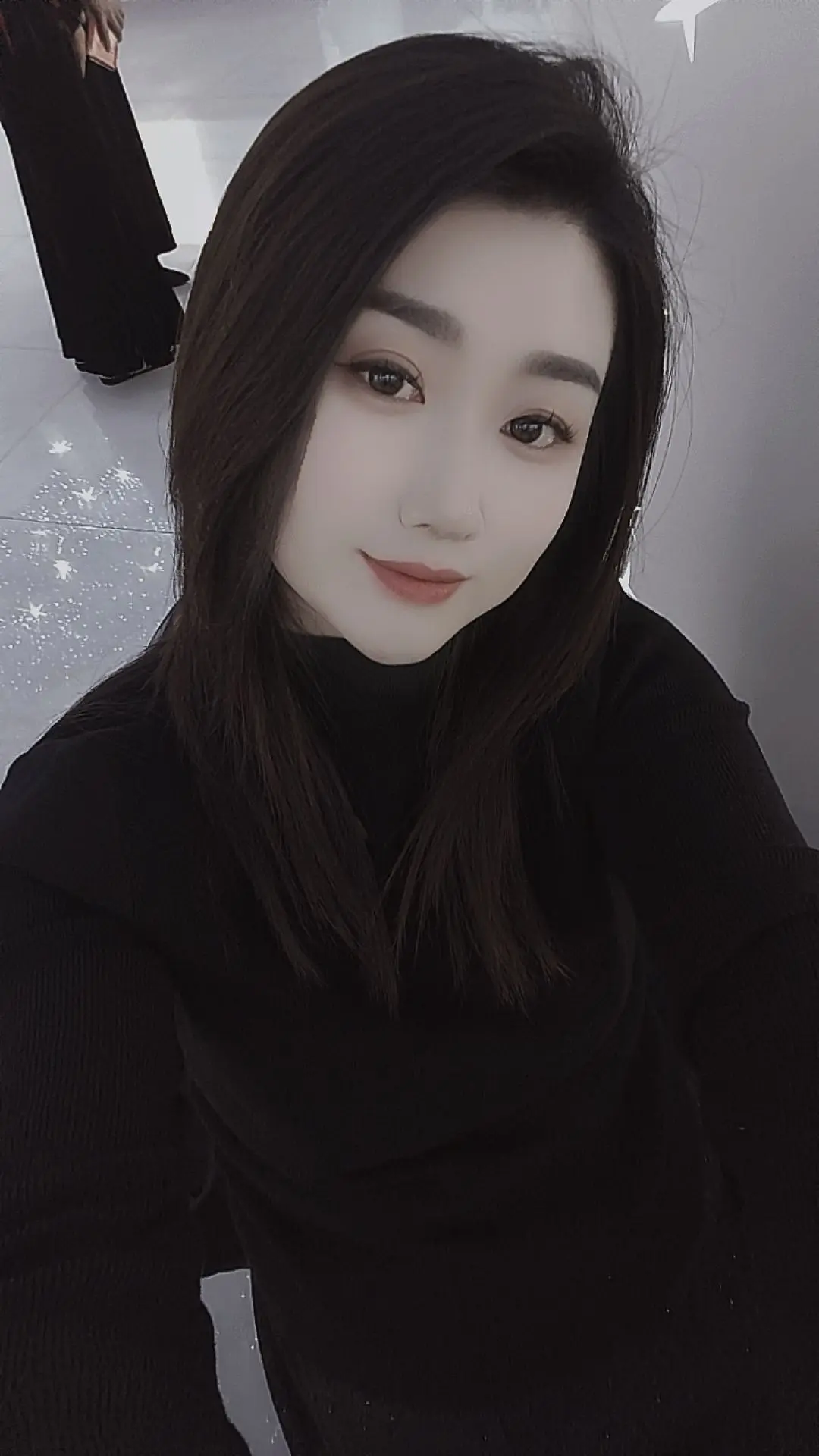 歌词里藏着太多故事，每一句都好像在说自己，也唱出了多少人的心酸，难熬的...