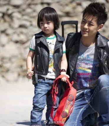 kimi正脸照曝光kimi像妈妈多一点kimi正脸曝光太吸睛！阳光自信活力满满，