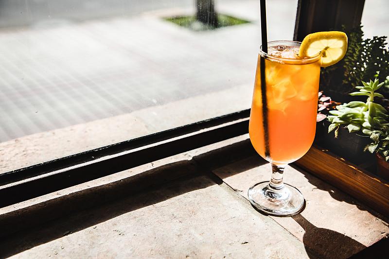 大家平时喝“无糖饮料”吗？
原来无糖饮料的风险很具有“欺骗性”，看似无糖，其甜味