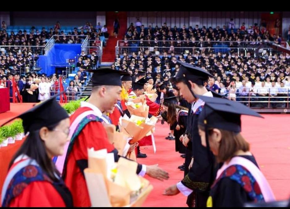 [一位留学生的父亲眼里的中国……]
       日前，一位白俄罗斯留学生的父亲