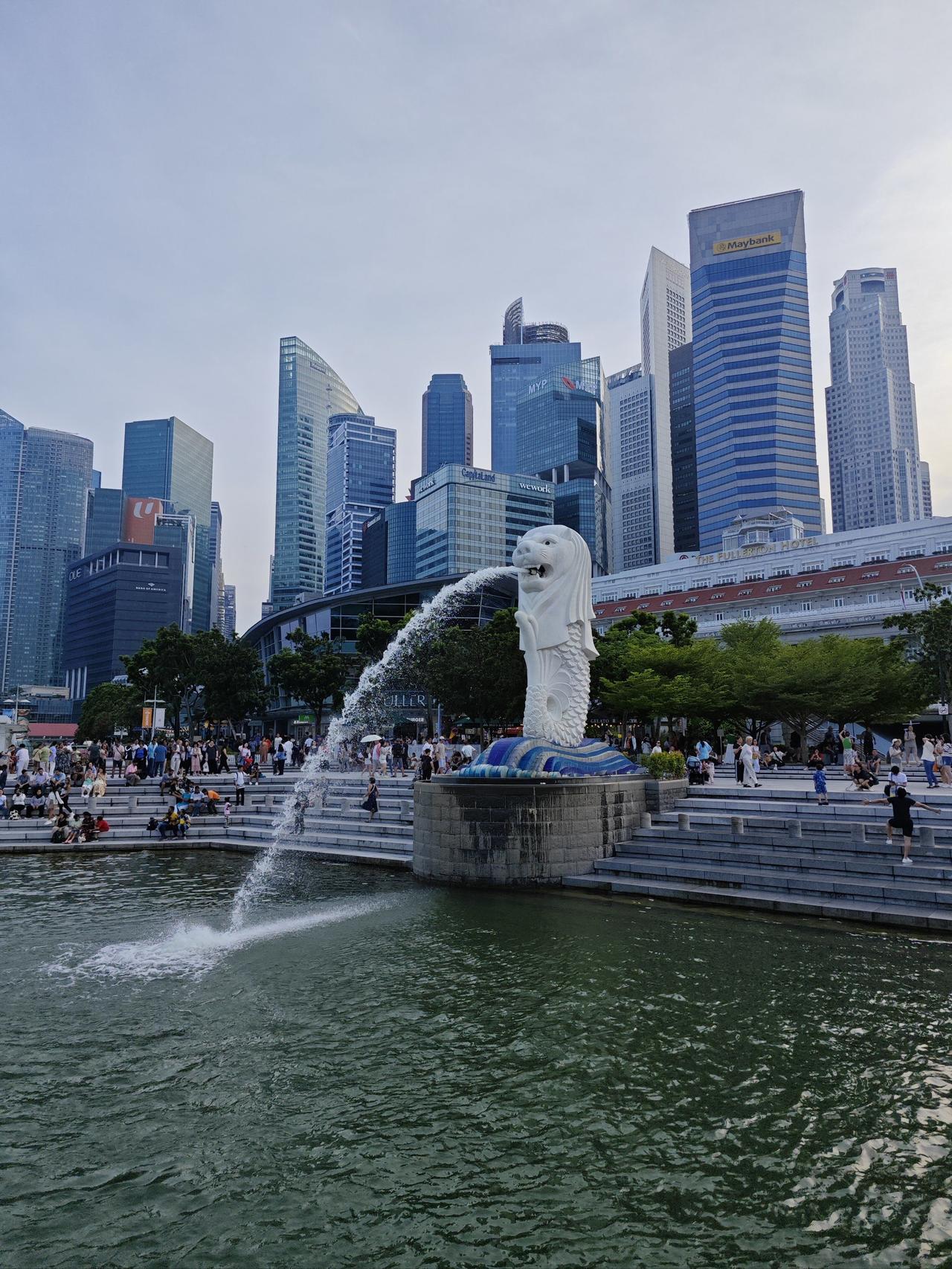 [熊猫]每当有人惊叹新加坡在弹丸之地建成世界级都市，立刻有“智者”冷笑：“没马六