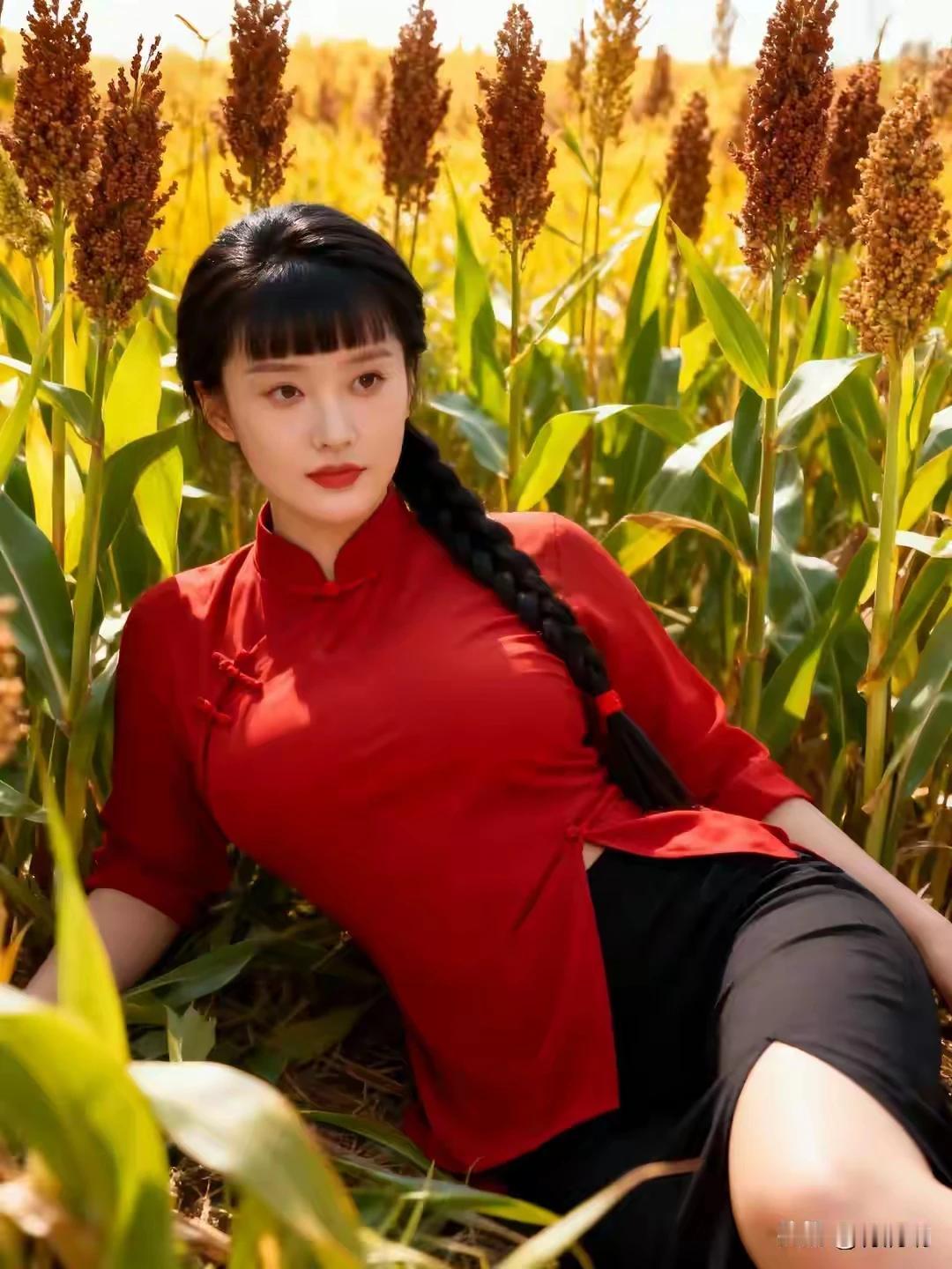 丰收景象红高粱，
姑娘心里喜羊羊。
哥哥城里去打工 
也该回来看看娘。