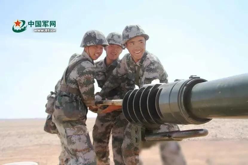 懂行的人看过来：炮口制退器上这个牵引钩说明了这门炮的型号