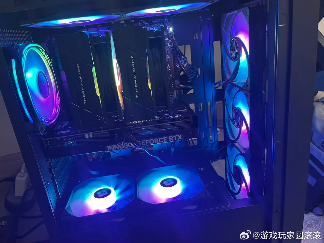 黄仁勋X账号别的CEO网上互动，老黄网上宣传开源AI，绝口不提消费显卡行情。 