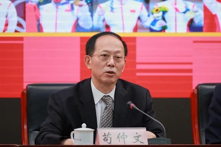 苟仲文被查，体育界的根部肿瘤切除了，以后我国体育界该良性发展了！
国家体育总局局
