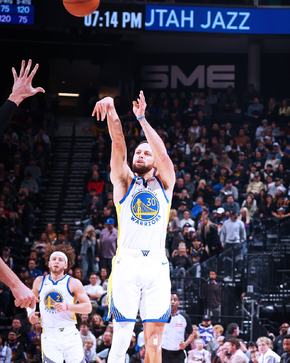 库里超越皮尔斯升至NBA历史得分榜第十九！赛前，库里生涯总得分26397分，和皮