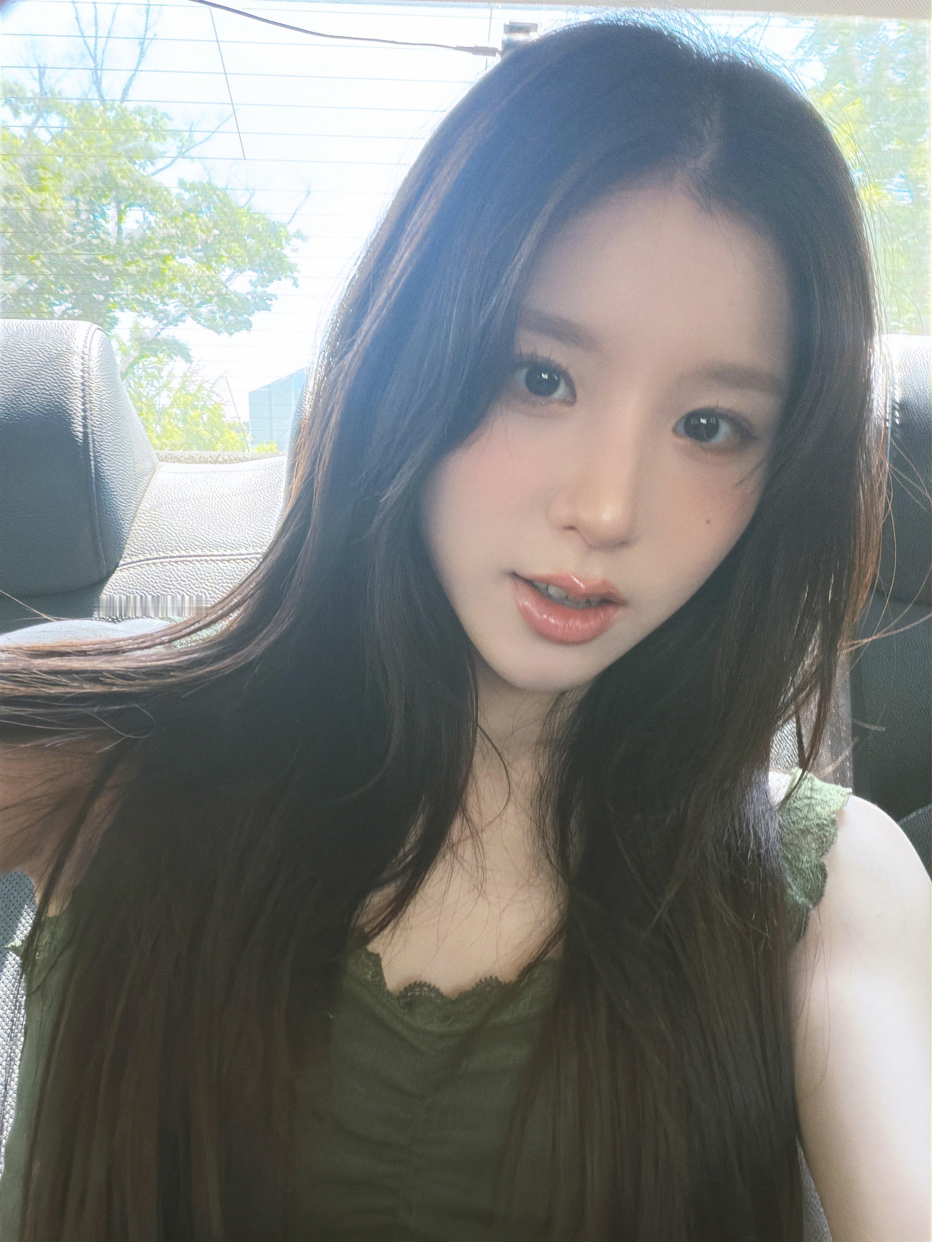 260509 Heejin田姬振 