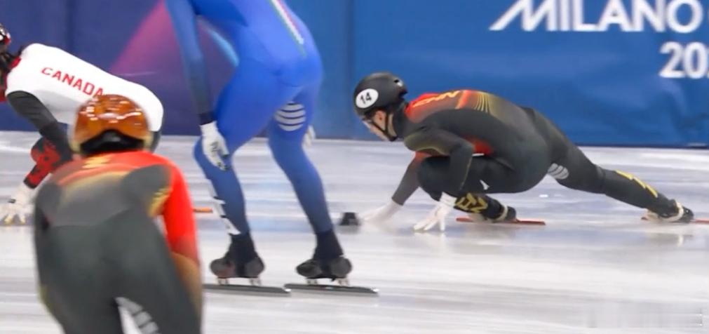 冬奥短道男子接力中国队痛失好局  张柏浩连续完美超越 加拿大队疑对中国队出黑手北