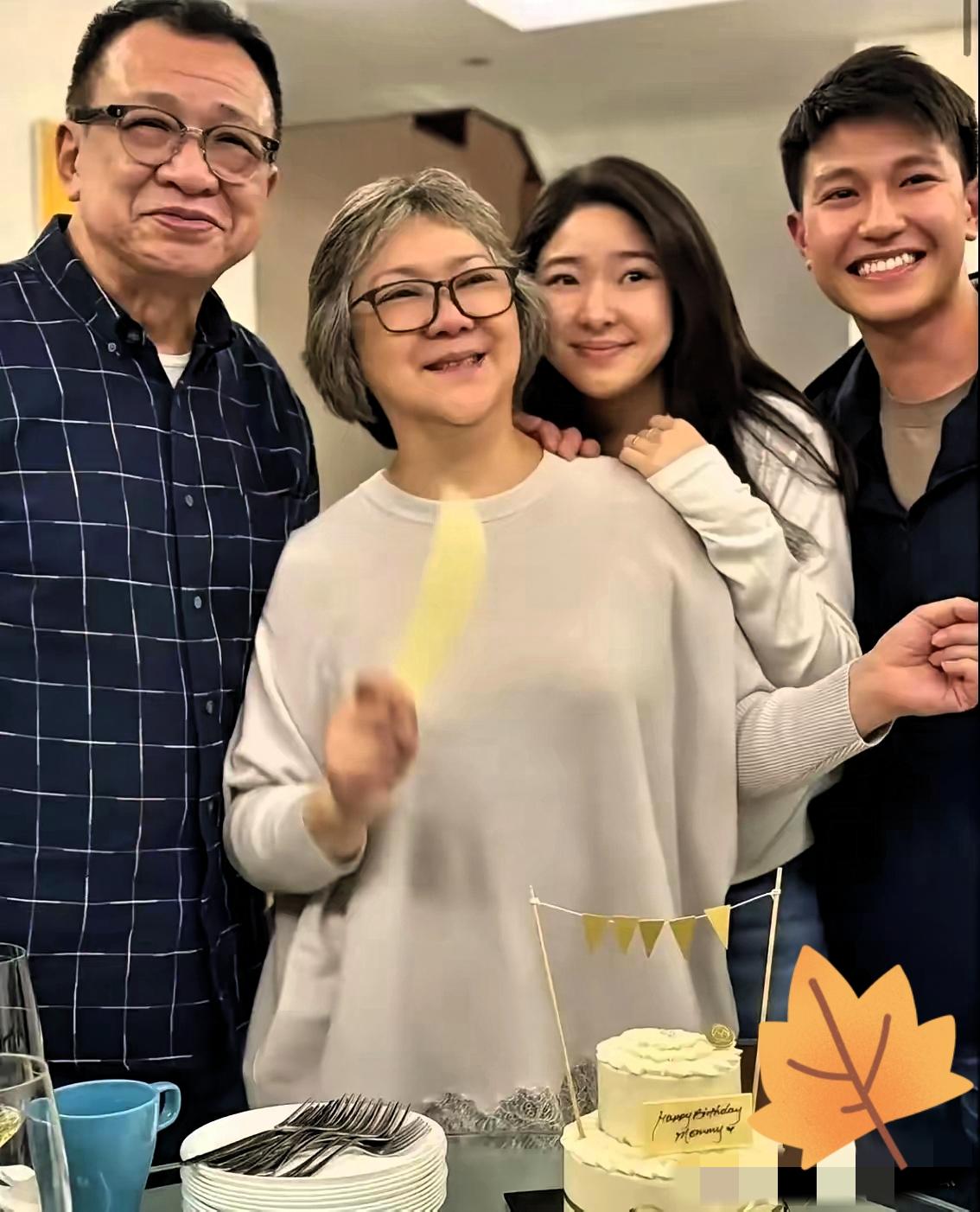 谁说43岁结婚晚？
谁说娶二婚带娃的老婆没好结果？
许绍雄偏用日子打了所有人的脸