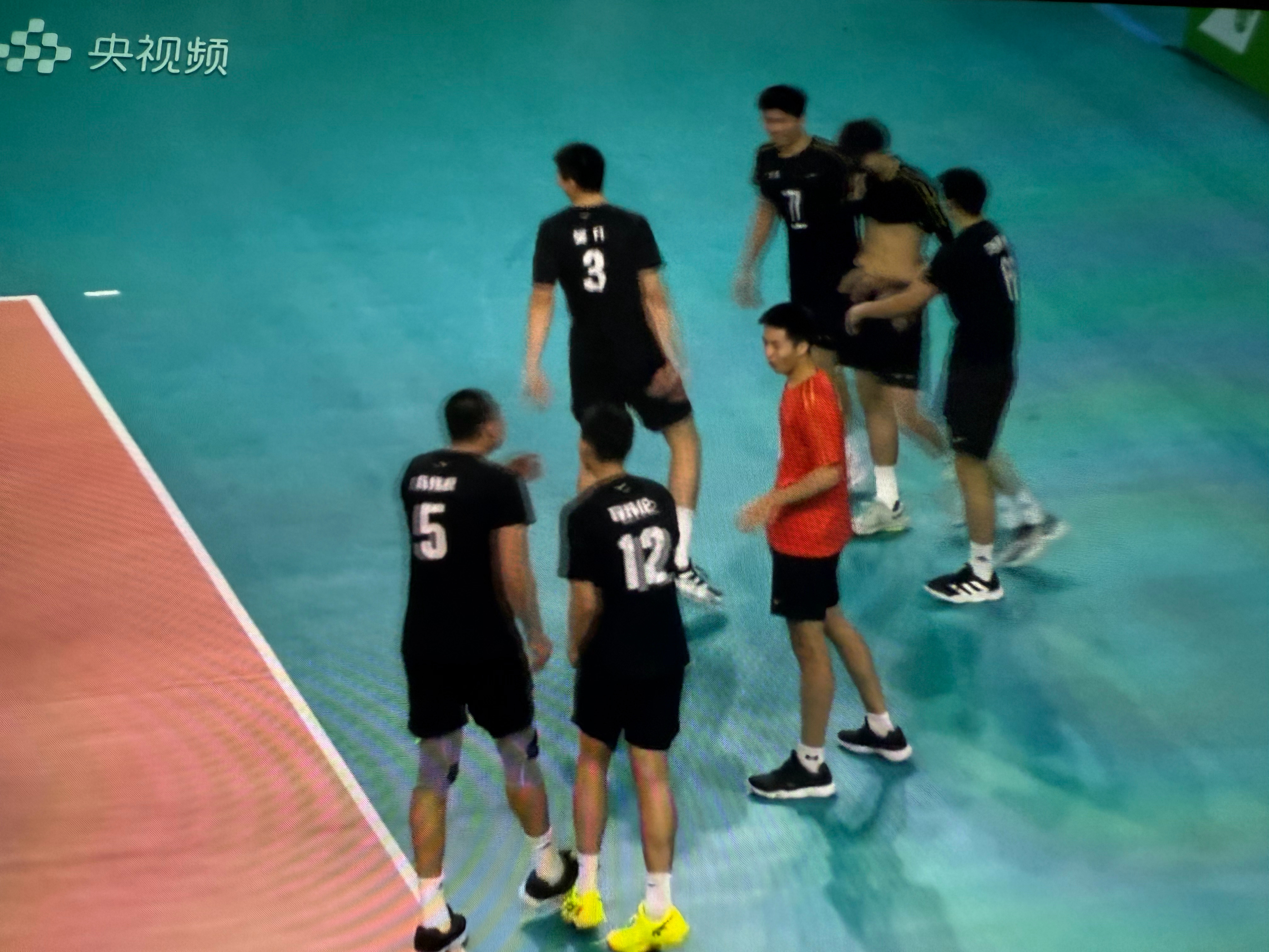 前两局半的时间，江苏队基本被山东队压着打，最后却逆转了山东队！你认为江苏赢在哪里