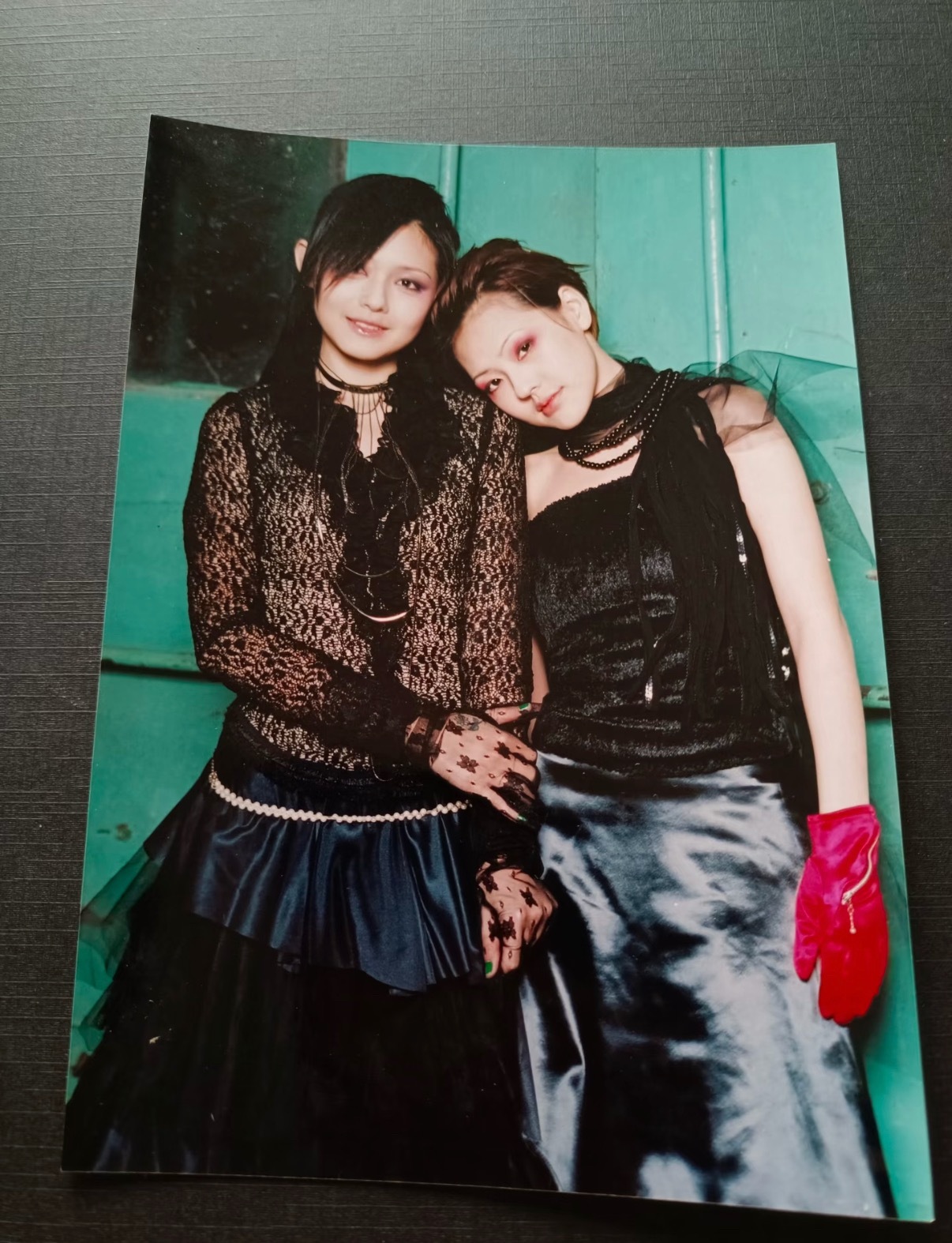 刷到一张大S小S的旧合照