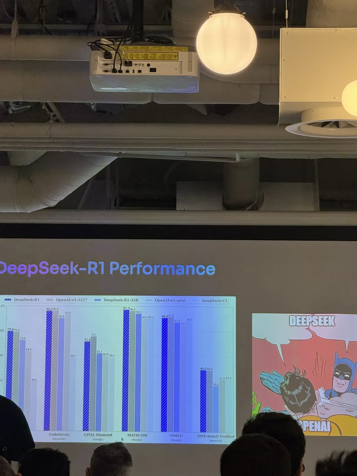 全世界都在研究deepseek。在英国被反向推荐deepseek。这个...