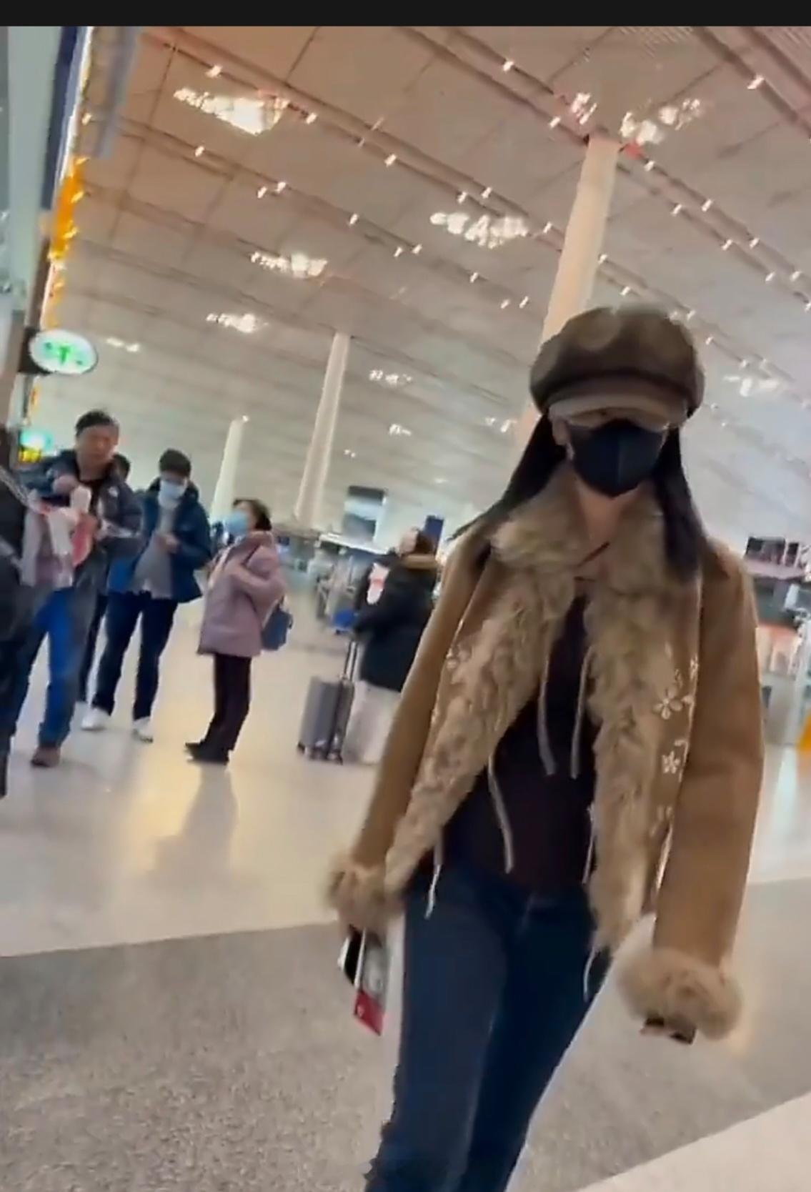 白鹿太瘦了吧临江仙韩国团建白鹿韩国临江仙韩国团建，白鹿机场出发韩国，来看看状态 