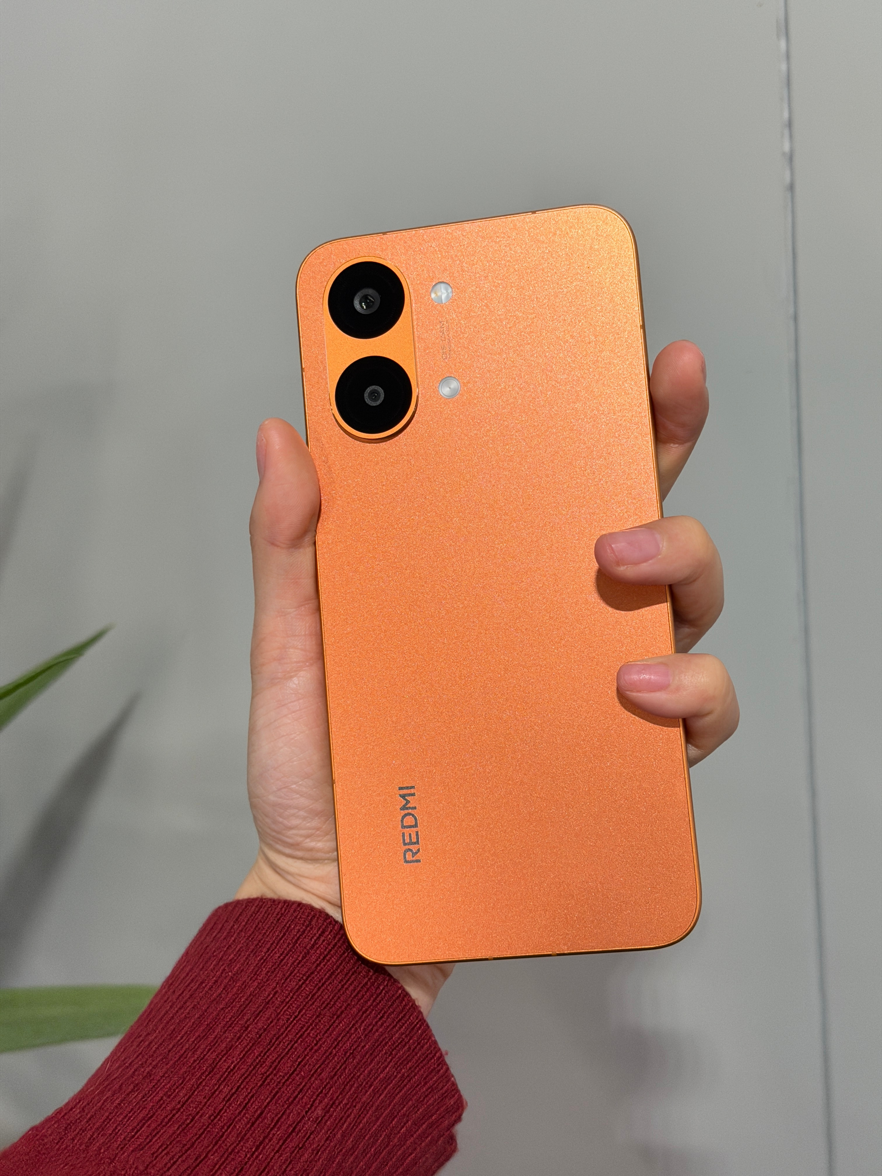 REDMI Turbo 5 Max阳光橙上手！这个外观颜值大家喜欢吗？Turbo