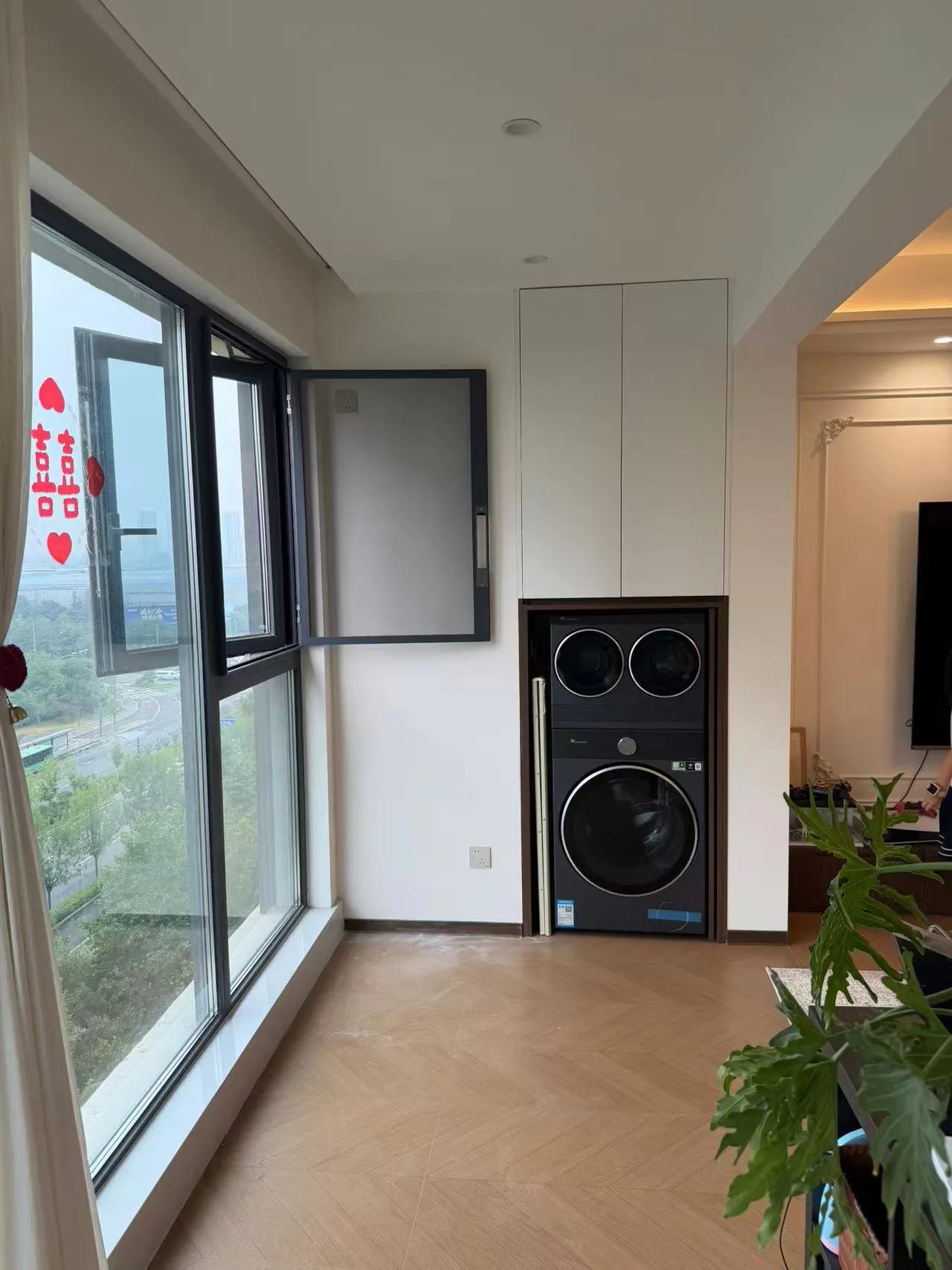 今天一大早老公去工地了，这几天搬家，老公去工地的时间短了，很早就下班了。

工地
