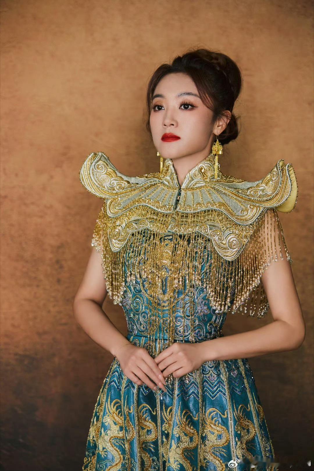 王小玮把太和殿穿去戛纳王小玮带着东方之美出发戛纳啦！造型也藏了很多小心思，完全就