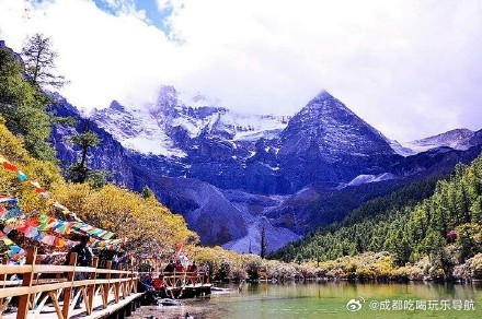 中国香格里拉之魂——稻城亚丁，位于四川省甘孜藏族自治州稻城县香格里拉镇亚丁村境内