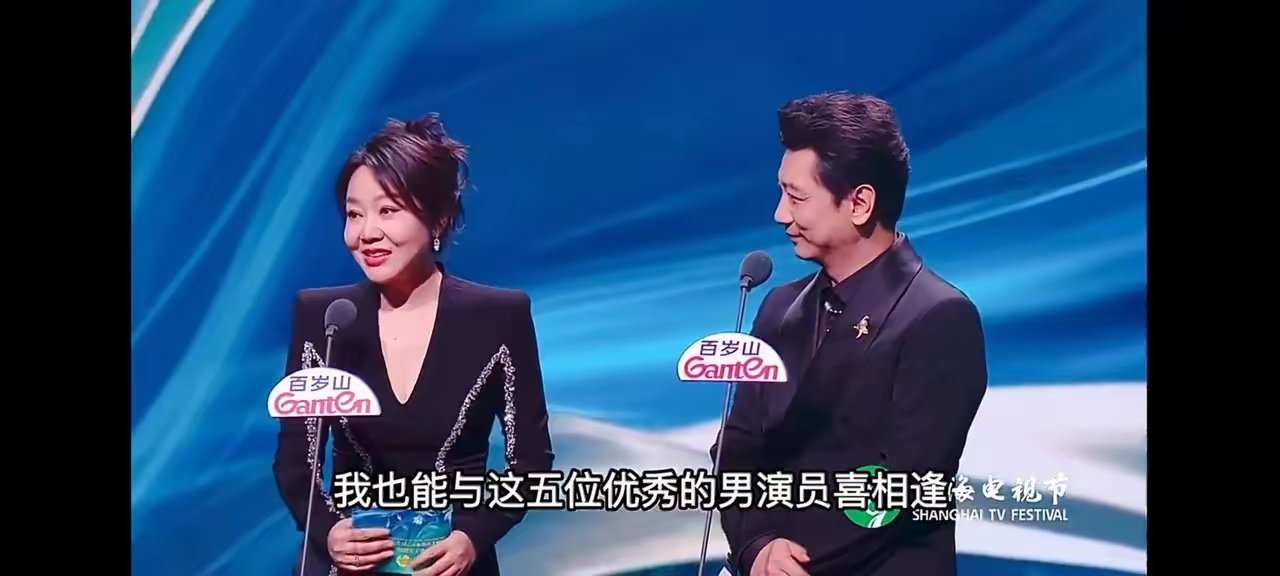 和闫妮的互动，也看得出肖战是一个非常棒、临场反应很快的人。 