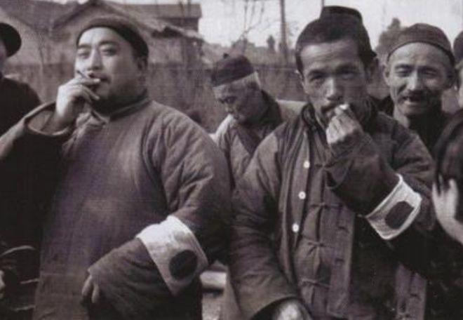 给我感觉，当汉奸的有几个特点:
   1.认日人为爹却喜欢白人当自己男人，往往还