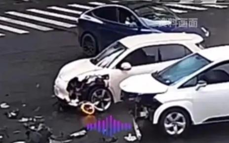 杭州出了个有争议的事，三个月前，蔡师傅在杭州接单后，载着一名手指被切断的乘客，行