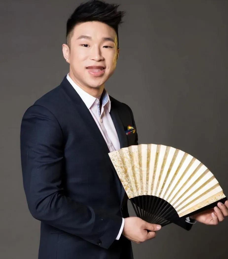 “烧饼”升任德云社副总         烧饼升任德云社副总了。看到了他晒出的聘书
