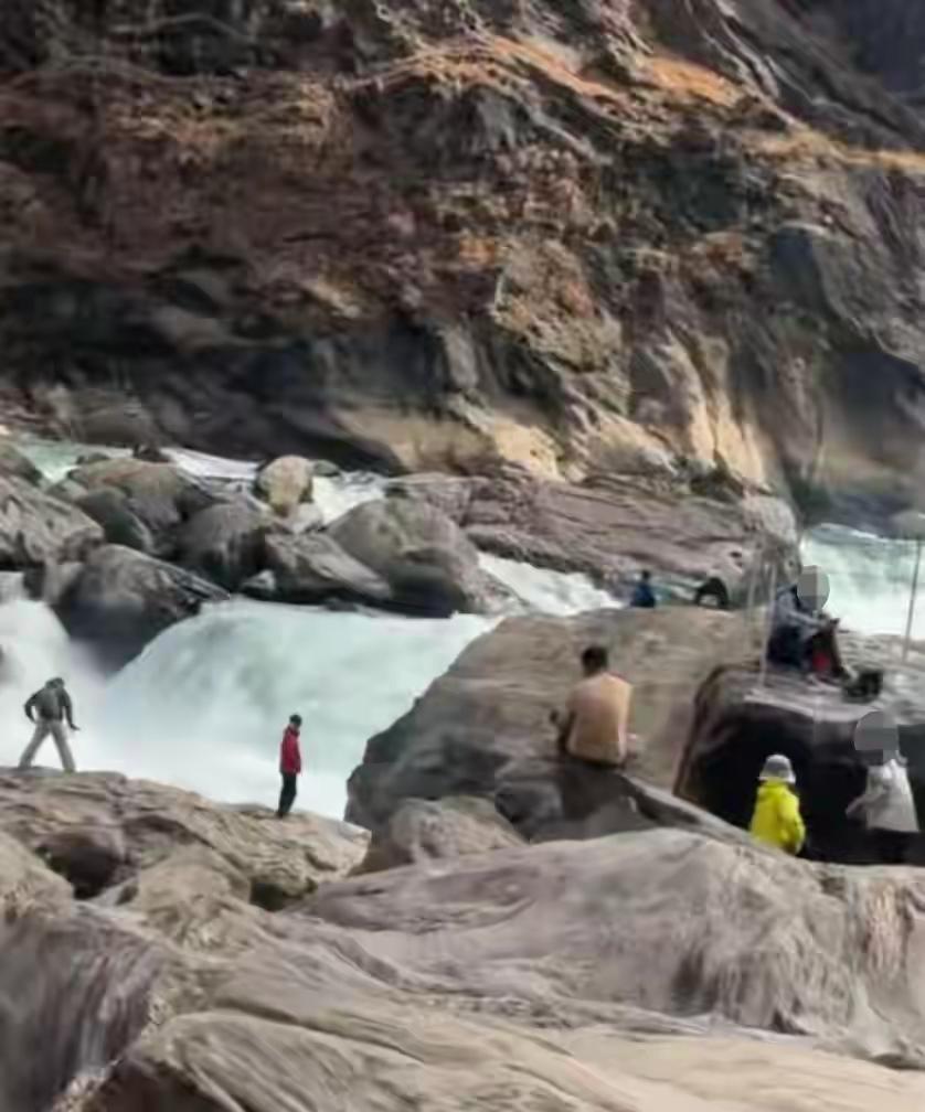 云南虎跳峡春节期间，接二连三出事，当地政府是不是该对景区进行一些必要的安全工作整