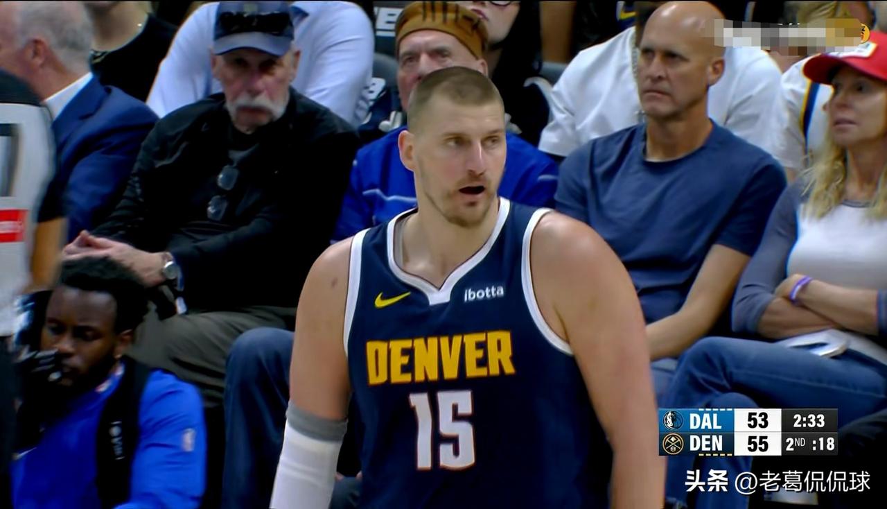 掘金巨星约基奇真是把三双当成家常便饭了！在今天掘金主场以142：135击败独行侠