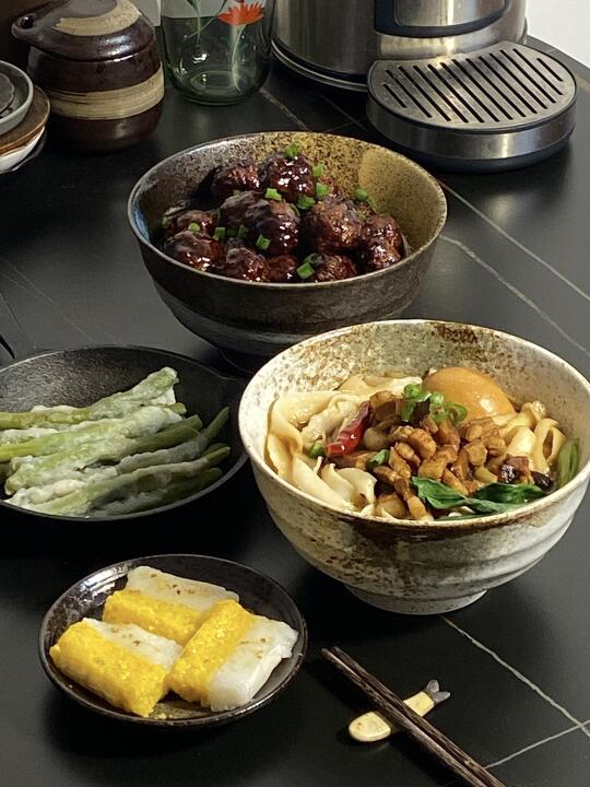 今日食谱📜卤肉刀削面 糖醋丸子 沾片子🥢