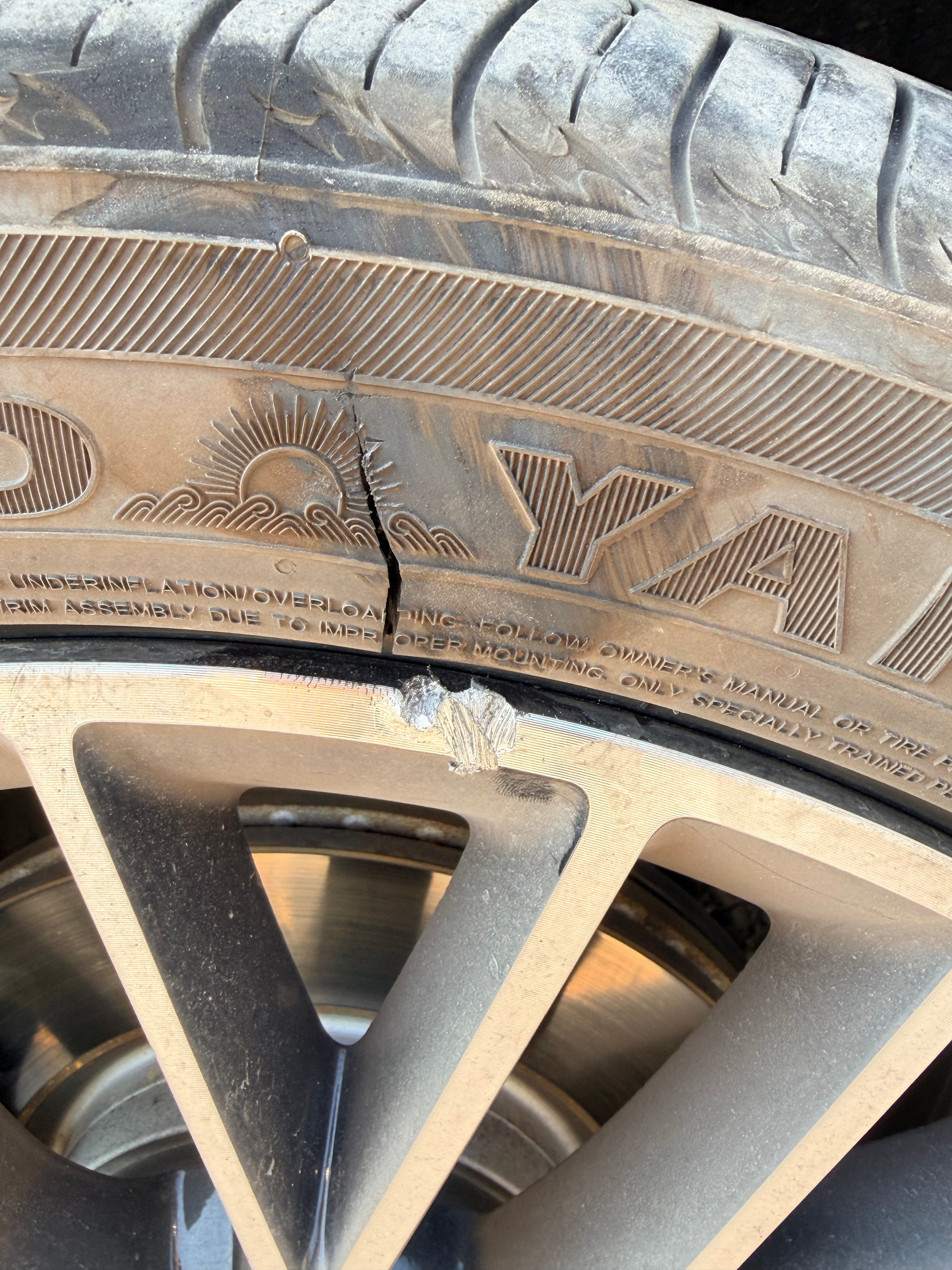 车轱辘替我挡了一次灾心疼亖了😣😣😣😣😣😣😣😣今天又又又回不了青岛