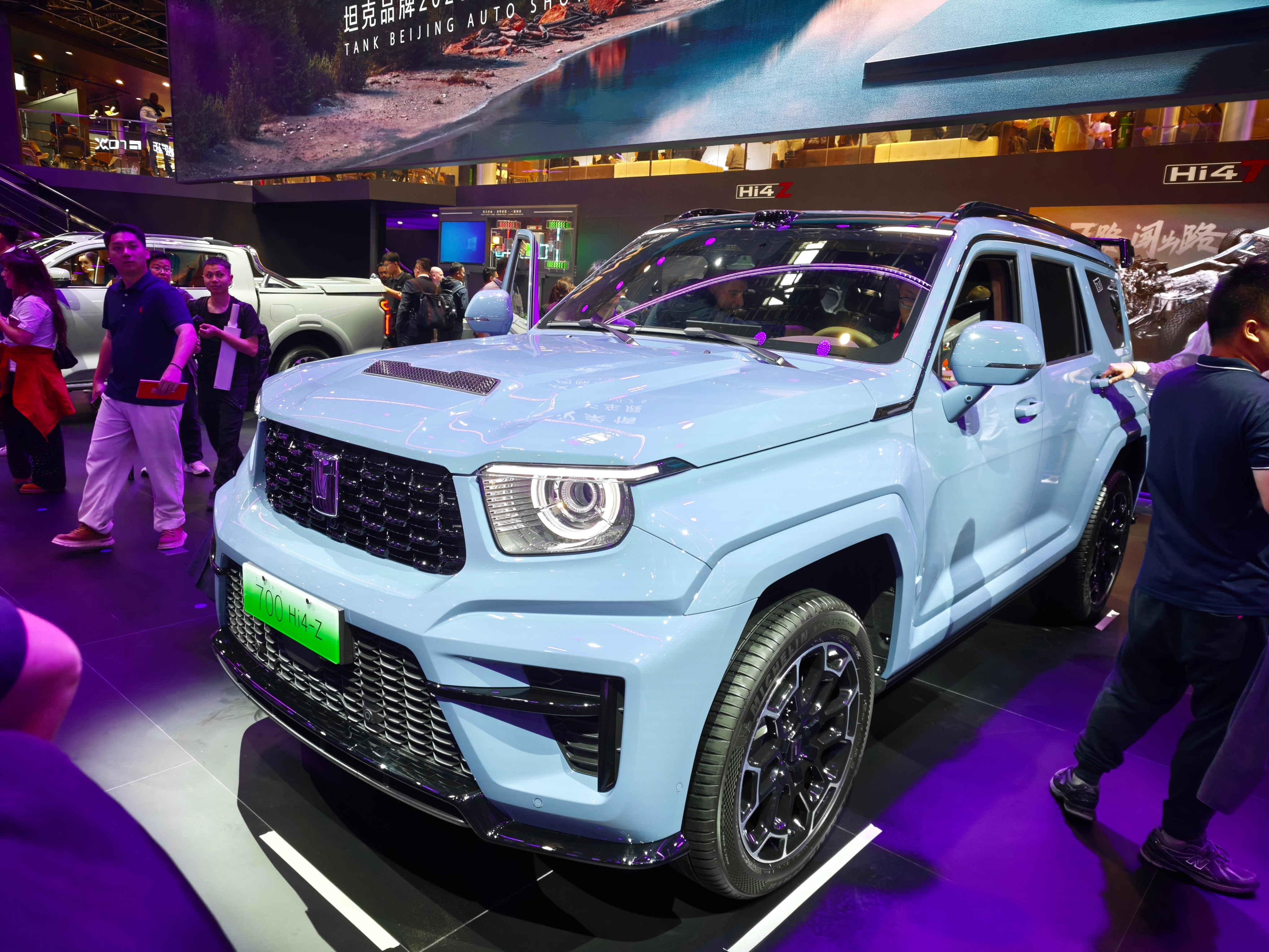 长城展台打卡，今天其实我去的最早的就是长城展台。看到了传说中的4.0TV8动力总