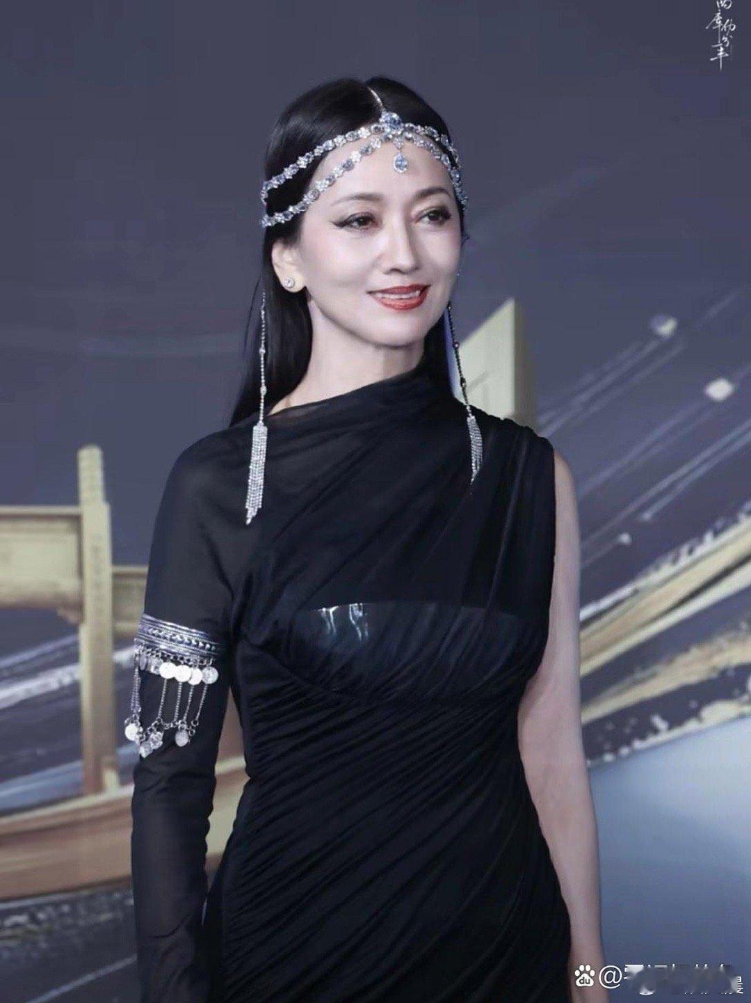 谁能相信赵雅芝已经72岁了？状态依旧惊艳，这份岁月不败的美也太绝了！ ​​​