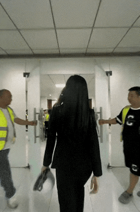 1 天呐！这女的人生巅峰时刻莫过于此了。
2 这是一群可爱到犯规的班主任啊！
3