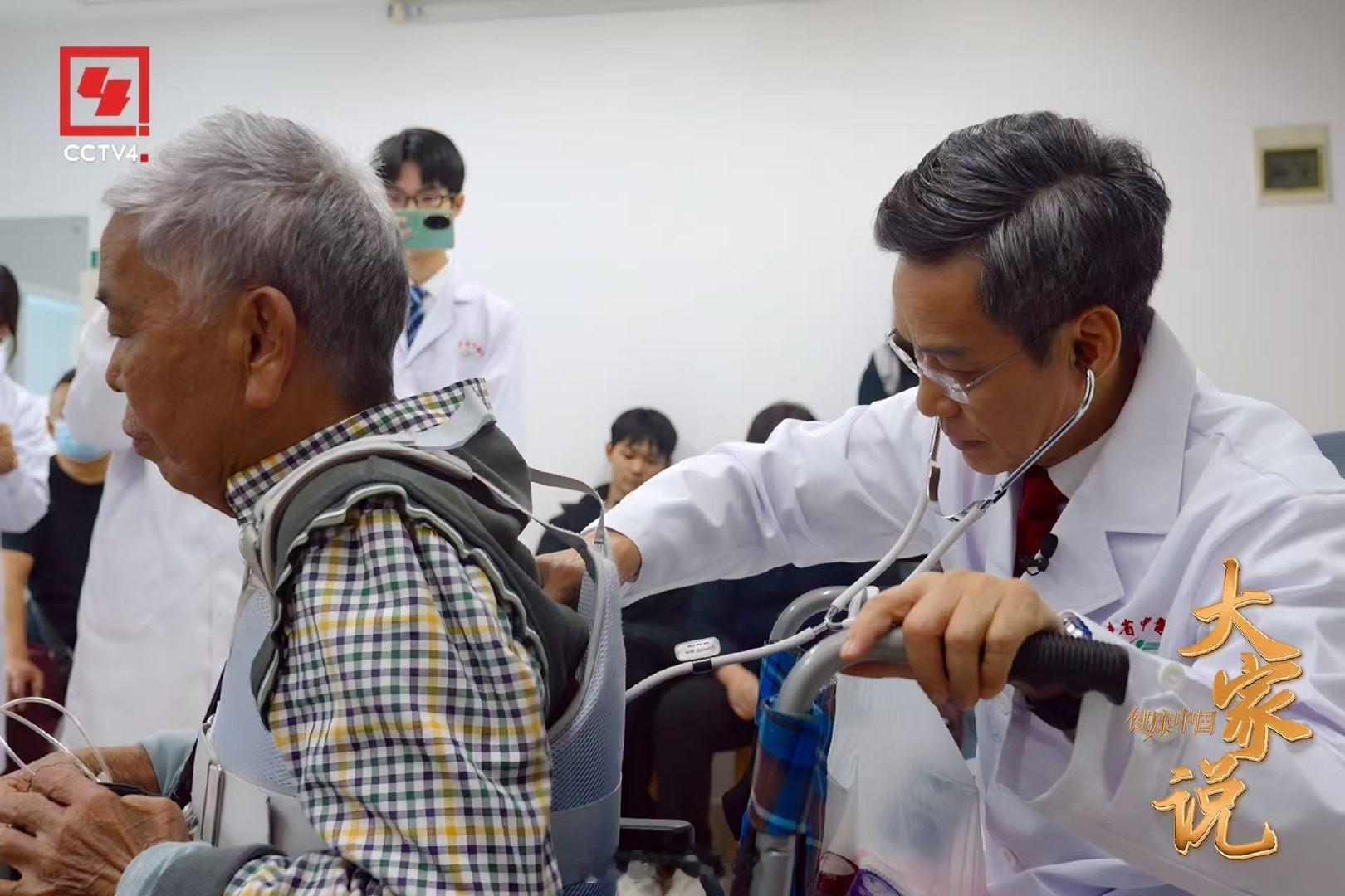 健康中国大家说 张忠德院长开讲啦！从舌诊到煲汤，从穿衣到校园中医课，原来养生这么