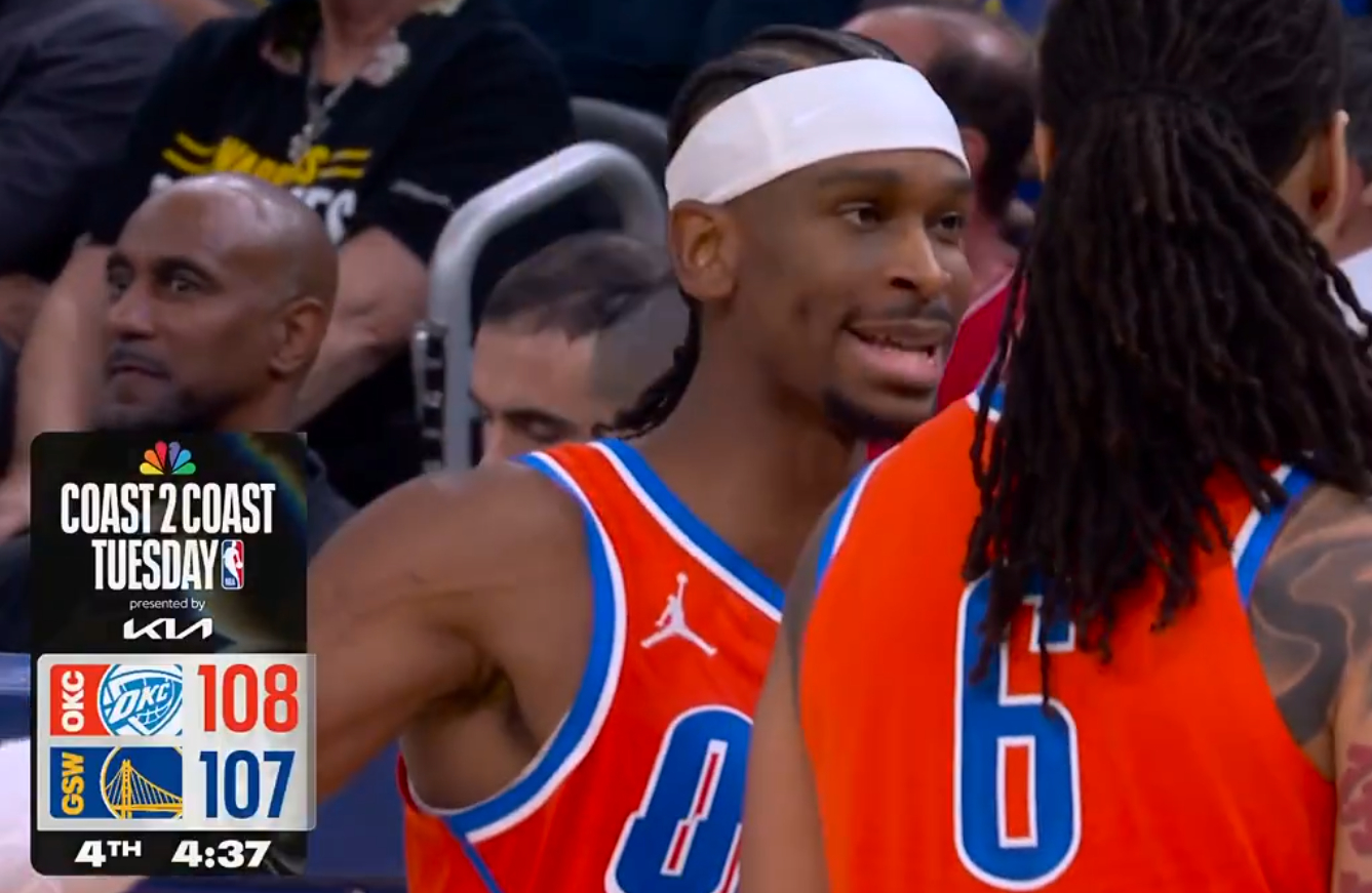 勇士替补球员都发力了，到了第四节，比分依然紧咬雷霆。 