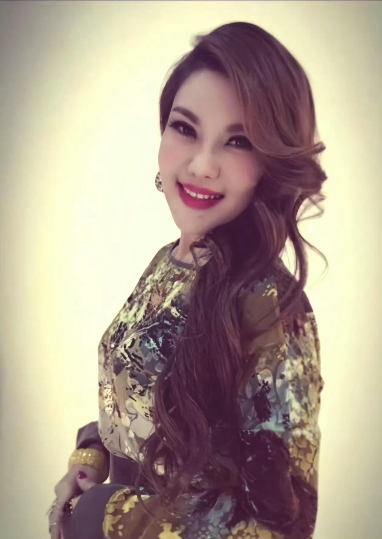 乌兰图雅马栏山昆凌 谁懂啊！被网友点醒后，越看昆凌越像乌兰图雅，一旦接受这个设定