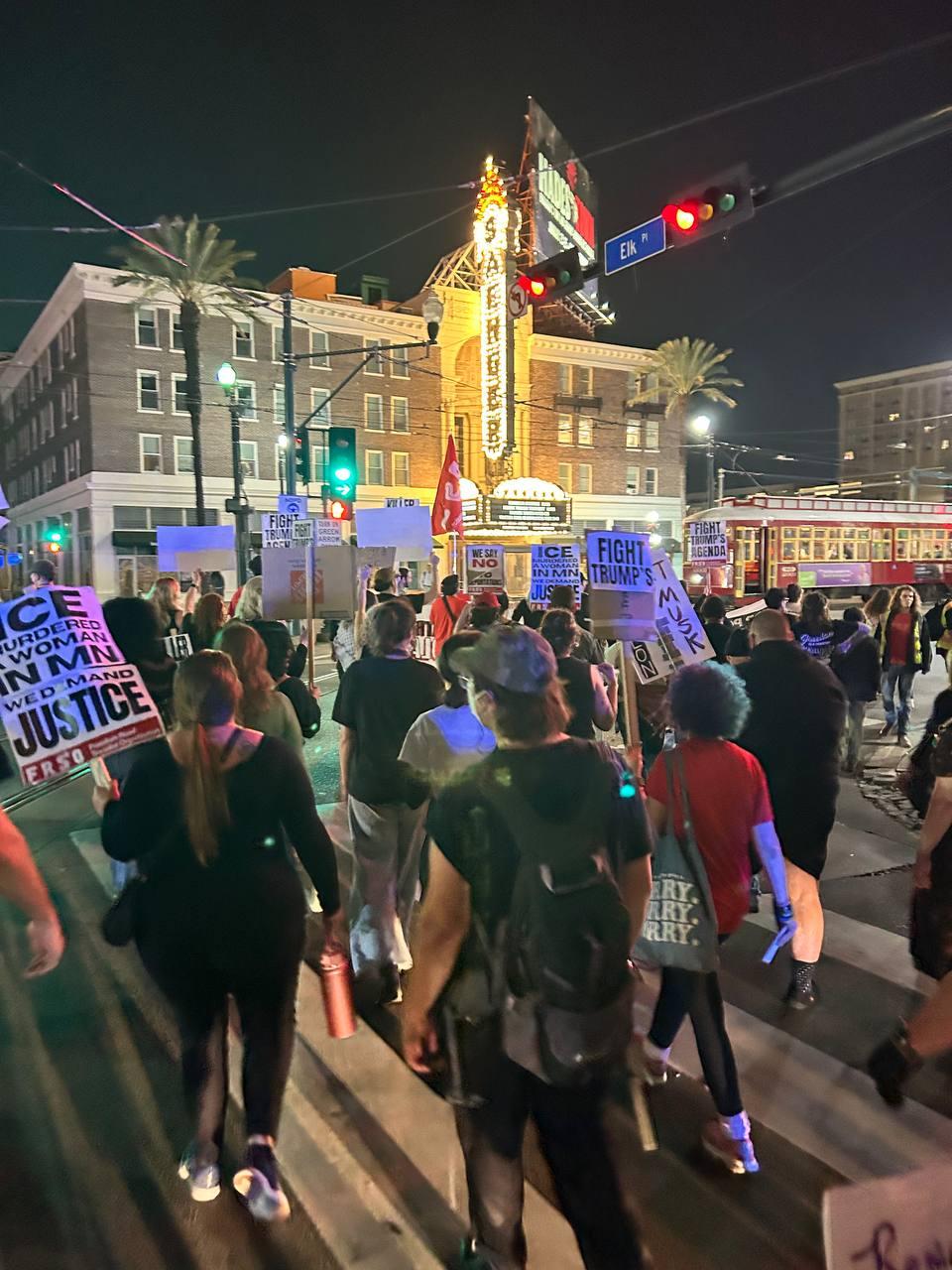 新闻快讯——路易斯安那州新奥尔良市爆发反移民海关执法局游行！