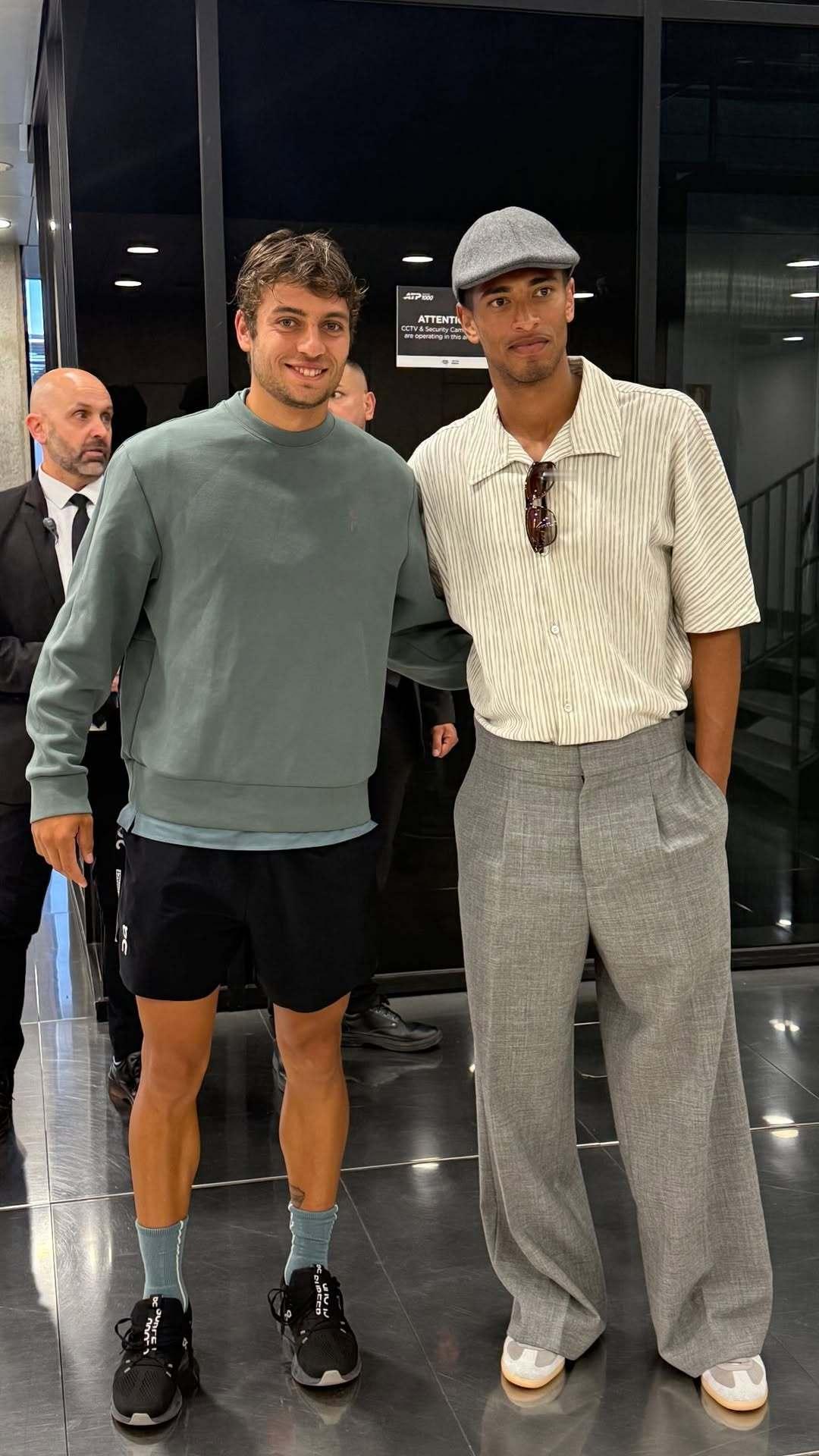 贝林厄姆和意大利网球选手科博利合影🎾马德里公开赛