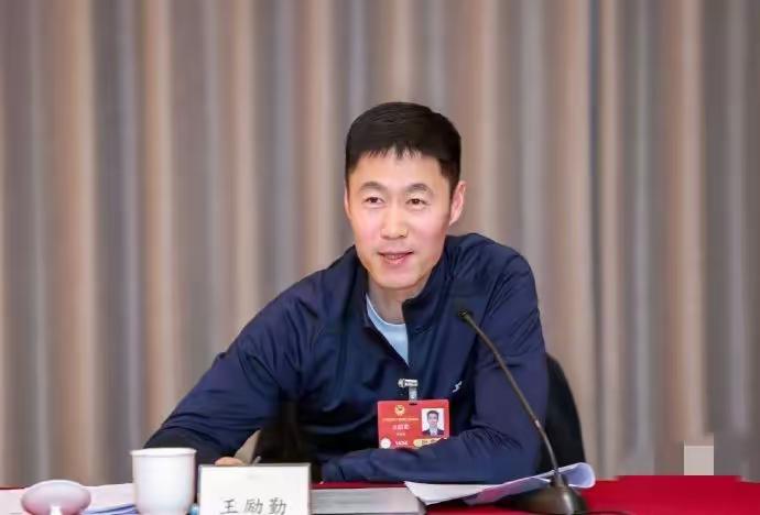 乒协主席王励勤现在会怎么想？应该是极度后悔吧，谁能想到，国乒男团出征伦敦世乒赛，