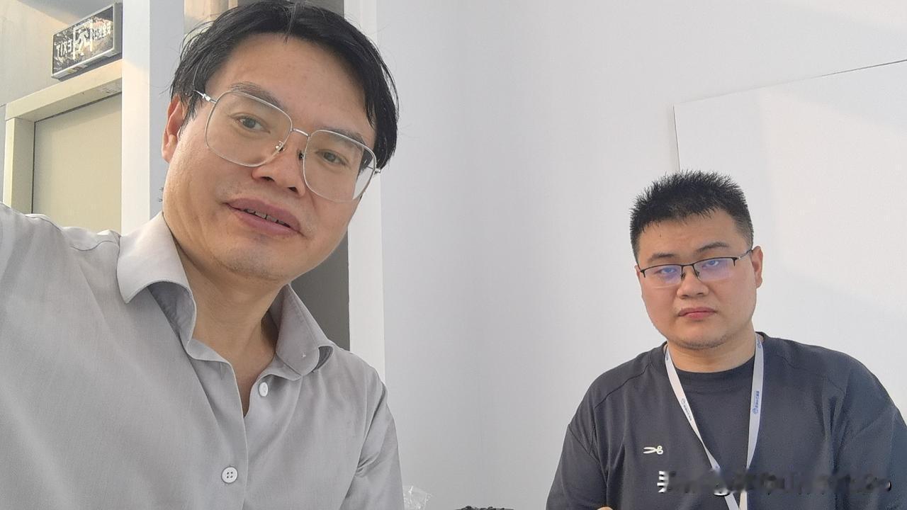 中国餐饮AI智能设备联盟
​100个餐饮行业应用案例
​发布会＆落地对接筹备中