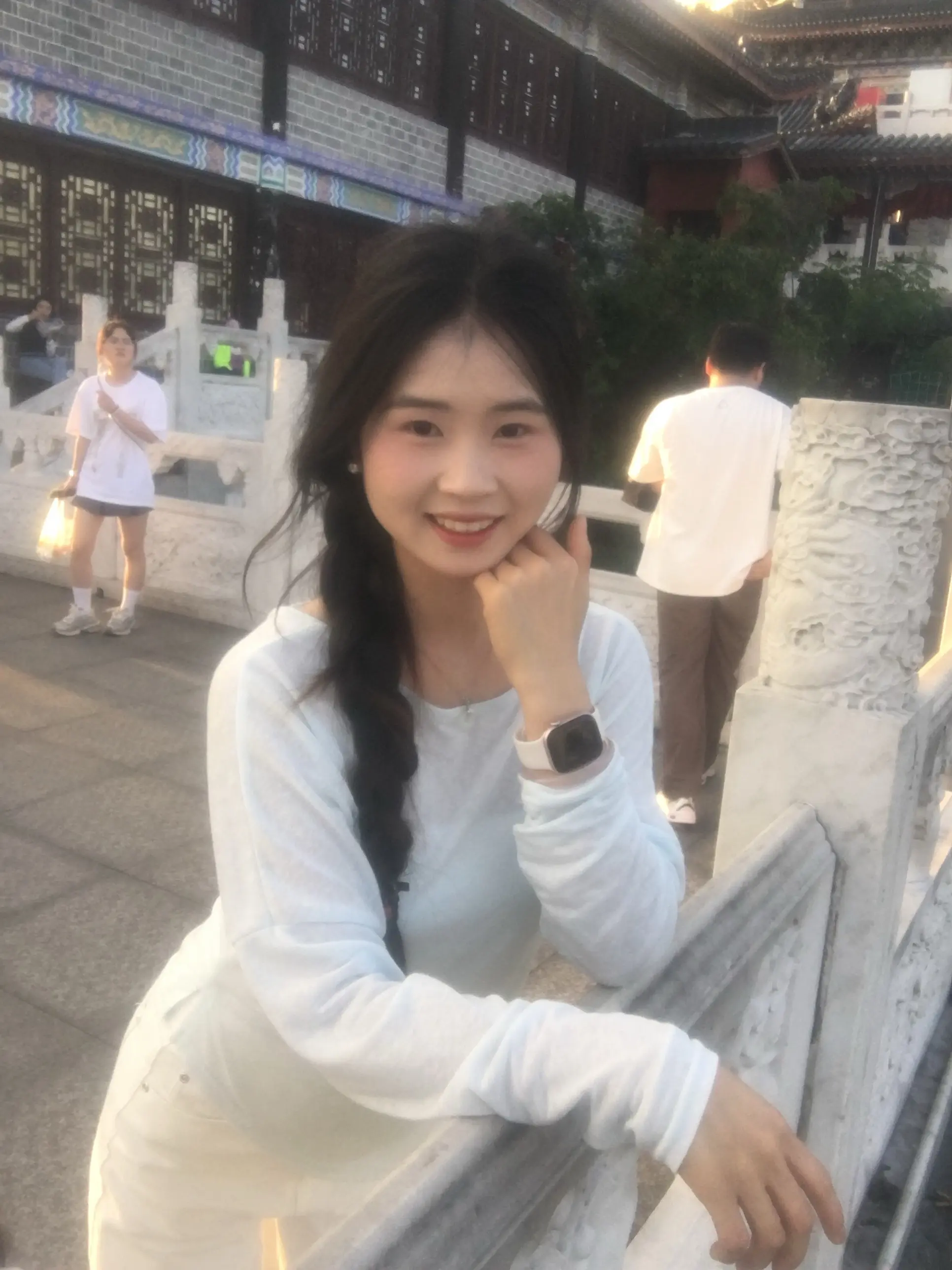 我想要的日子 两个人在一起一起挣钱 下班了 一起买菜做饭吃 手牵手 散...