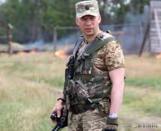 为了一个俄罗斯族的乌克兰武装部队总司令希尔斯基，乌克兰总统泽连斯基可以把乌克兰族