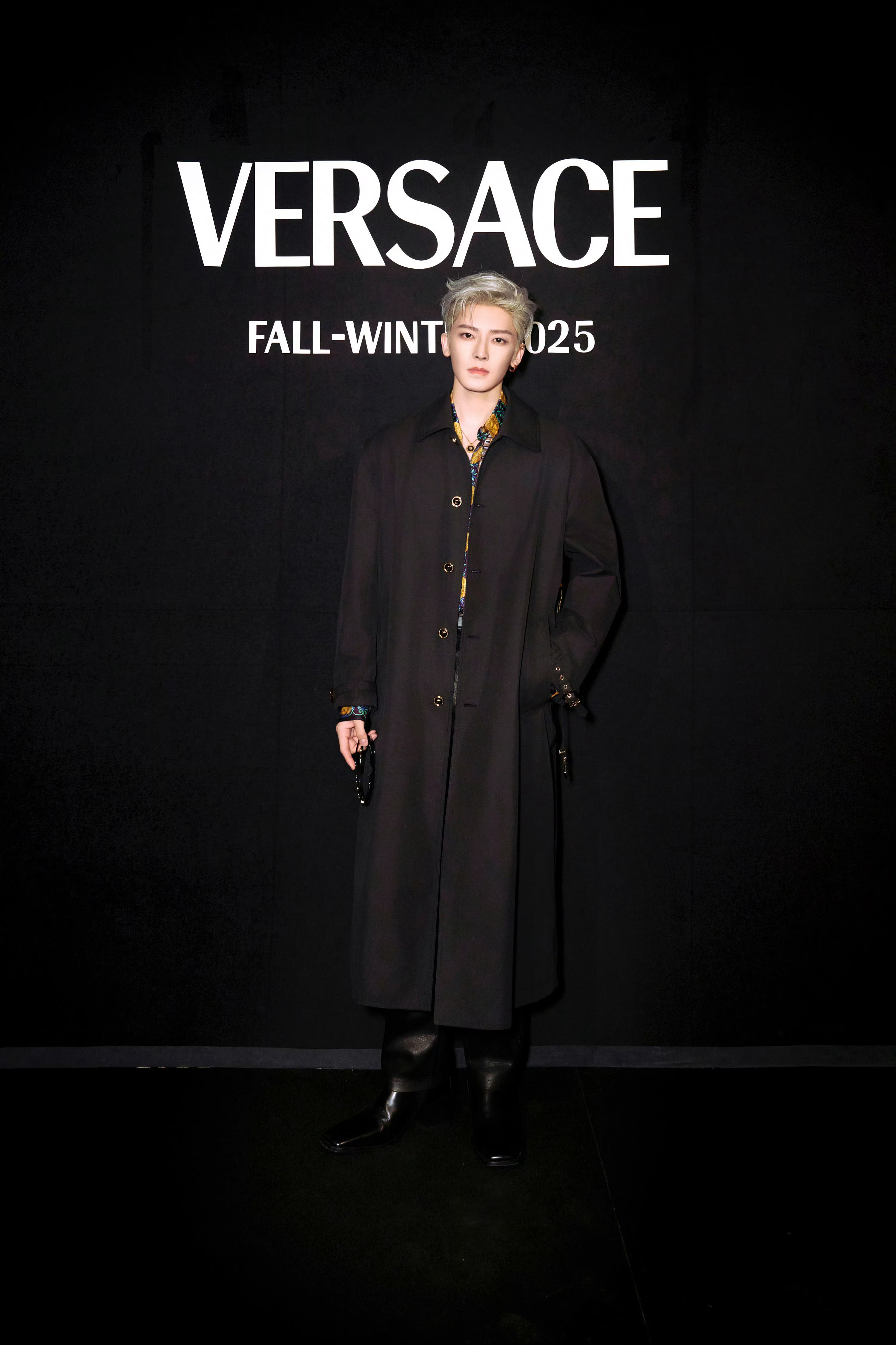 侯明昊 × VERSACE F/W 2025.利落个性，潇洒有型，作为本季大秀内