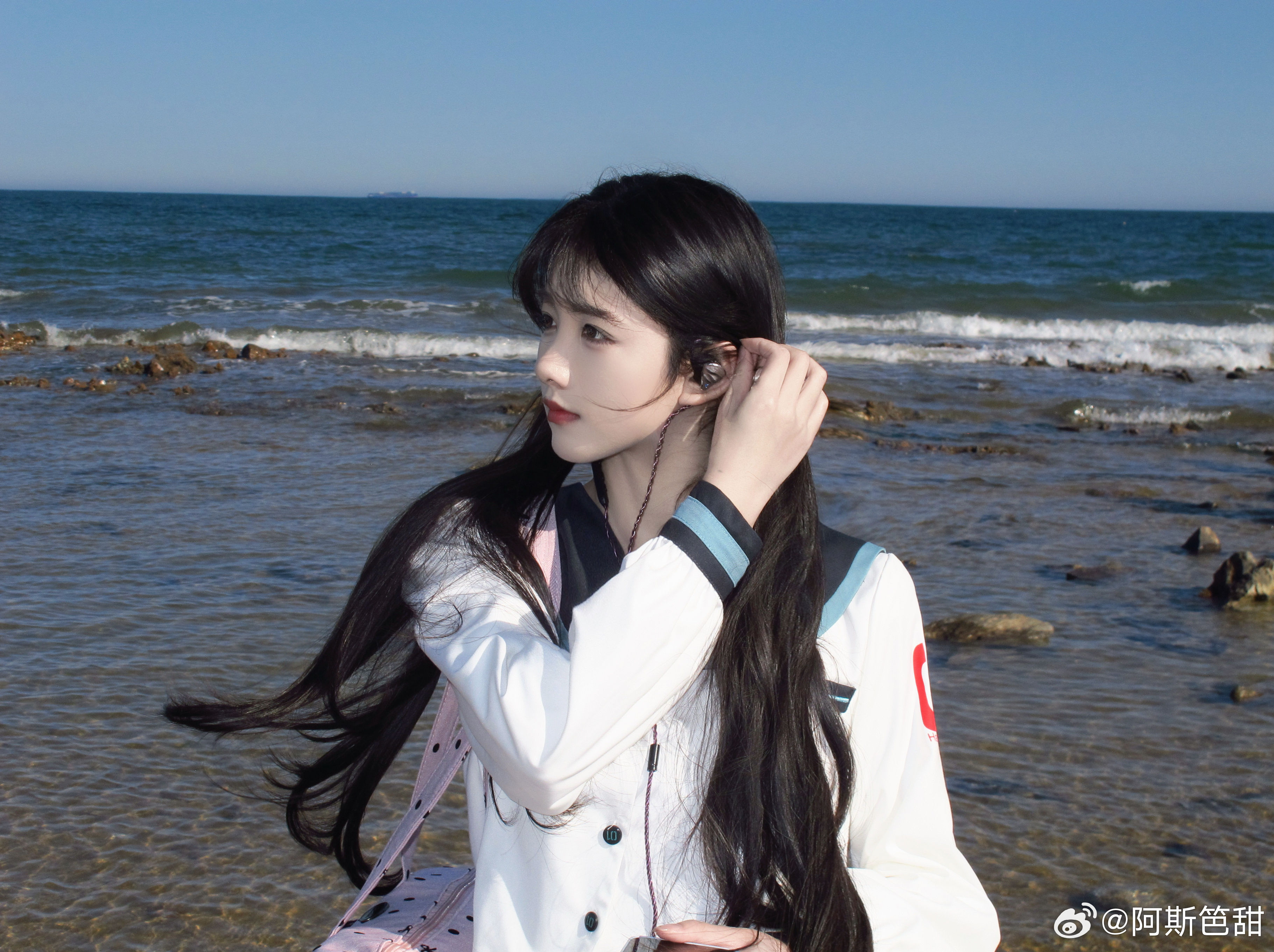 人是漂泊的鸟 爱是宜居的岛⛰️ 