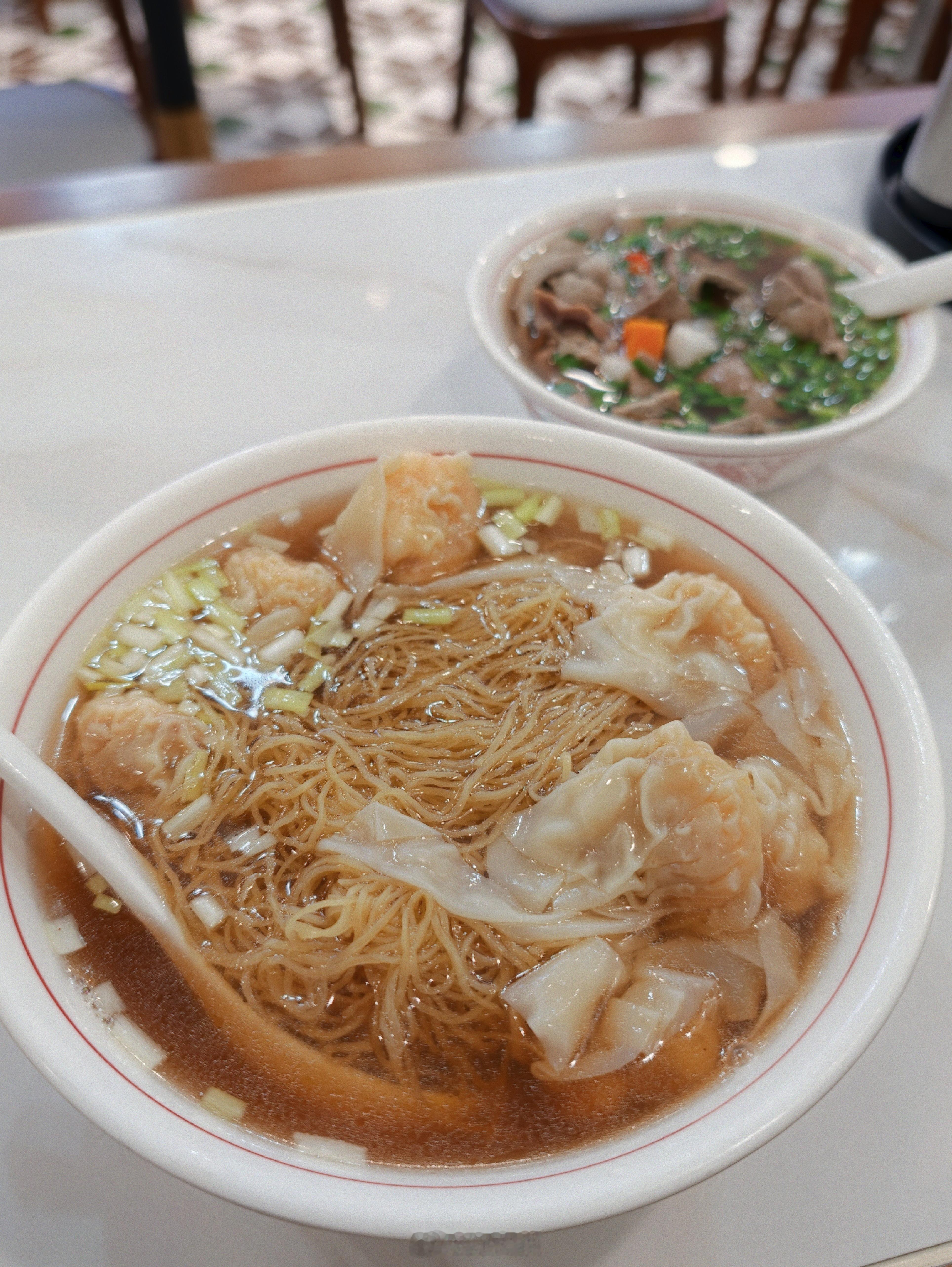 好久好久没有吃竹升面了，今晚加大加底必须来一份。竹升面筋道「弹牙」的口感真的很过