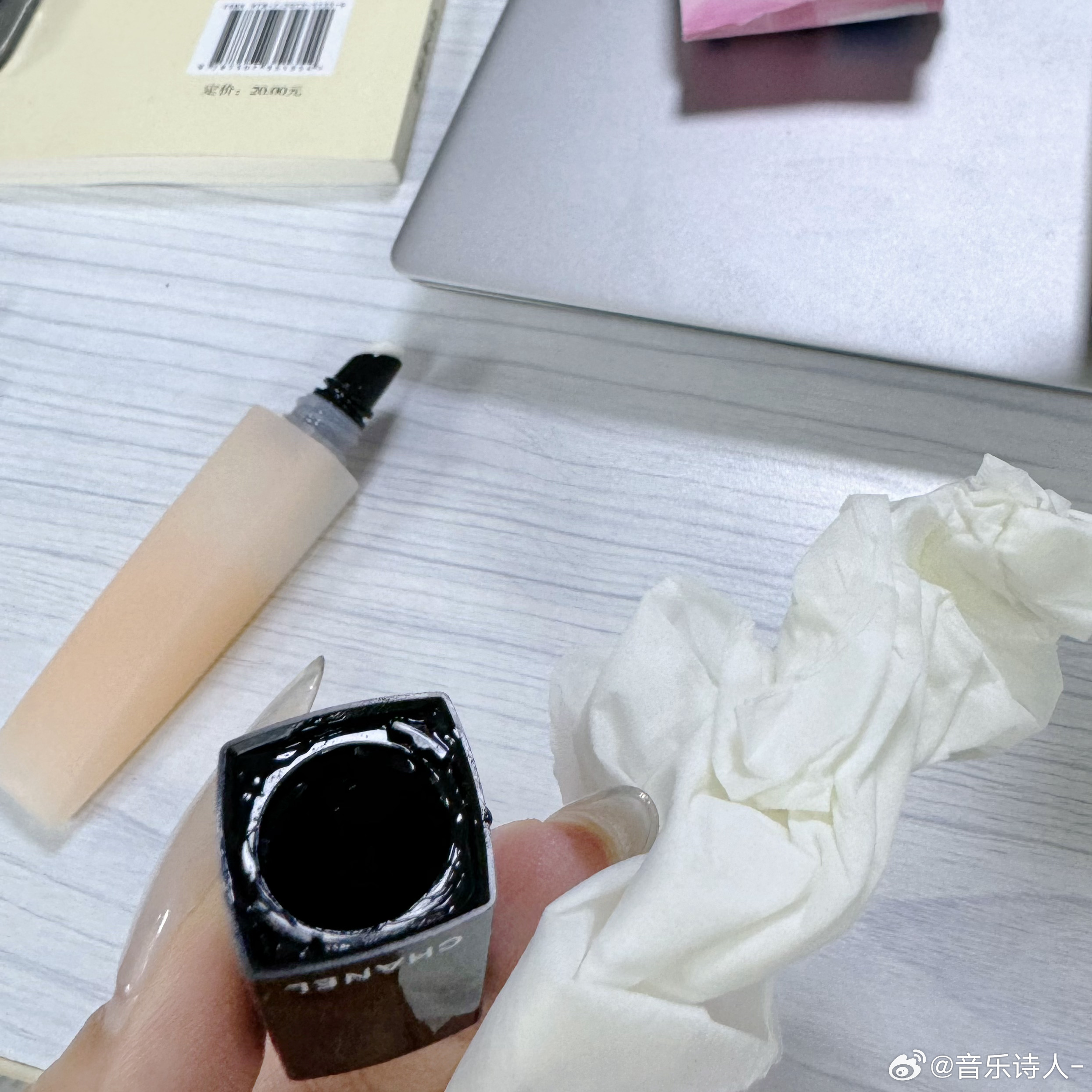 中药洒衣服上找去污笔去污笔没找到发现指缘油撒了三分之一